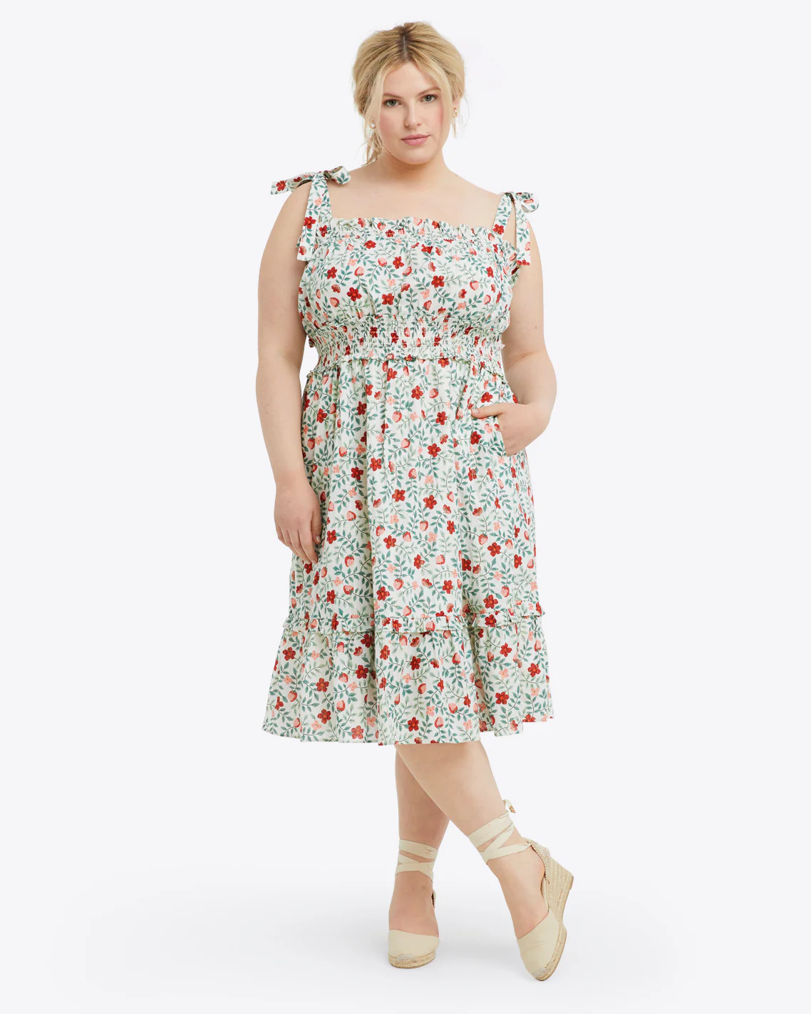Taylor Smocked Dress in Strawberry Field | Draper James (US)