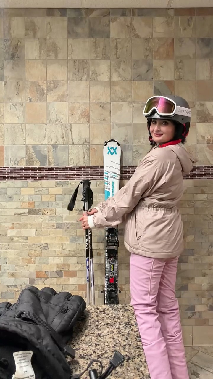 I’m so glad to finally learn 🎿 This was my third time on the slopes but first time actually learning 🙈 and I can’t wait to go back ❄️⛷️🎀

#skiing #skioutfit

#LTKSeasonal #LTKdayinmylife #LTKActive