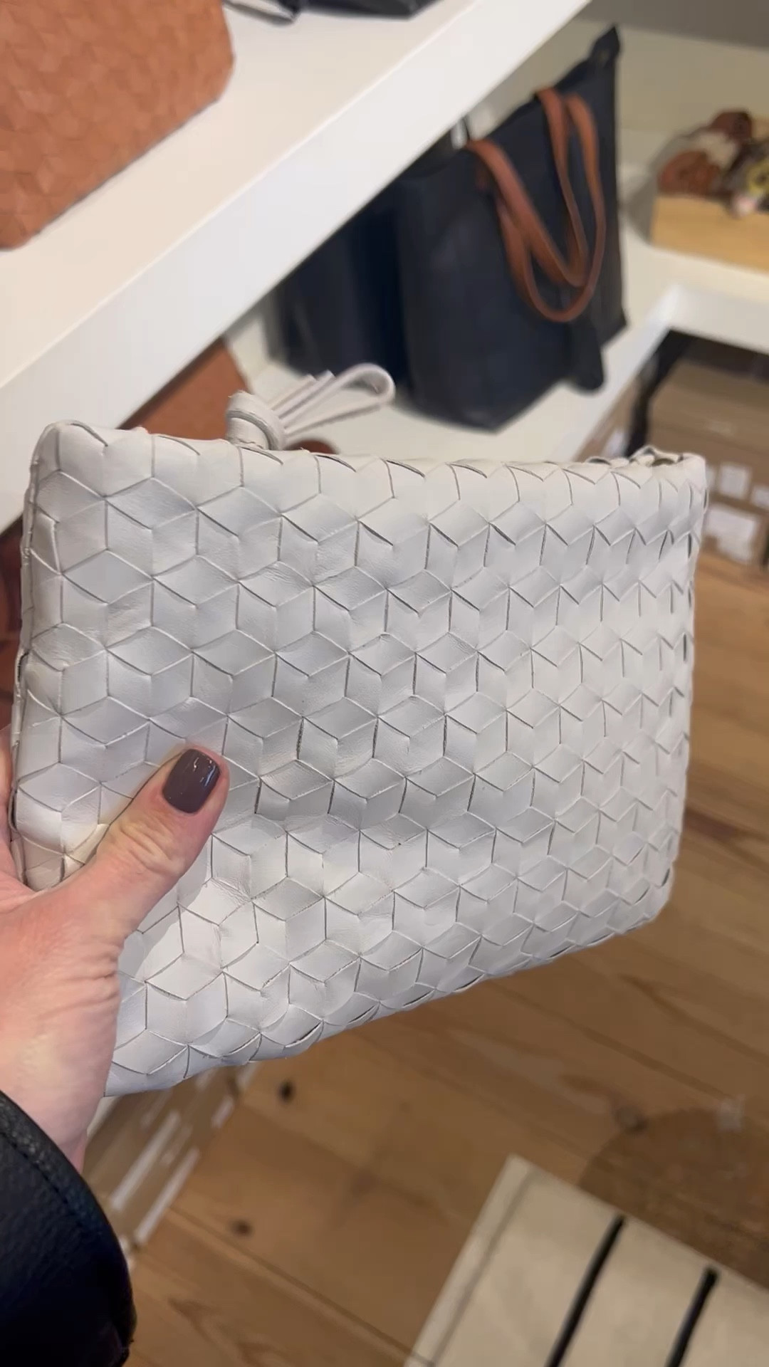 Madewell LTK sale through Sunday! This clutch is so cute. Great size, soft real leather, pretty colors. Great find 

#LTKSeasonal #LTKFind #LTKSale