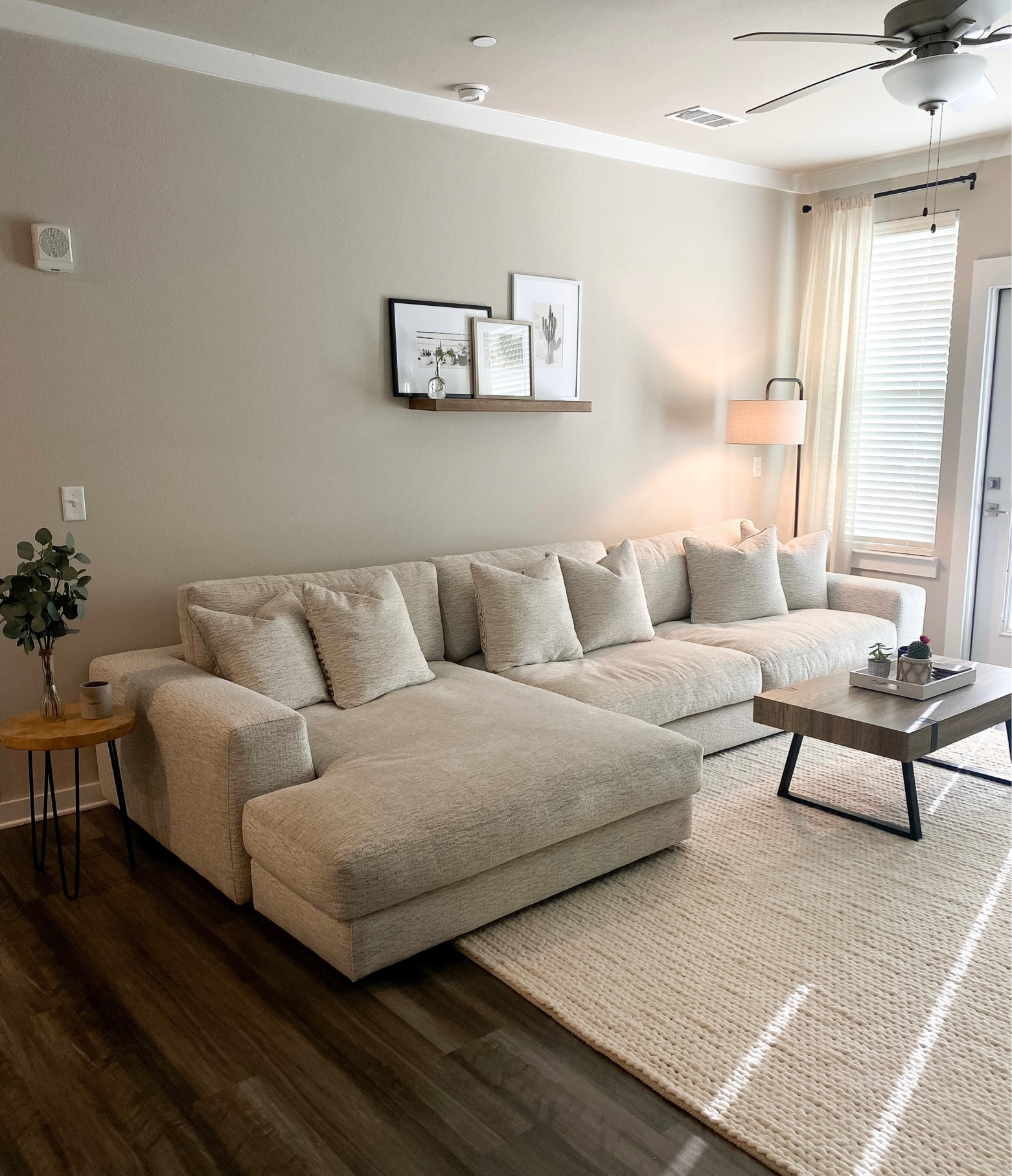 living room decor (couch is the cindy crawford monterey park 2 piece chaise sectional from Rooms to Go)

neutral living room, white couch, cloud couch dupe, white living room, cozy living room, sectional couch

#LTKhome