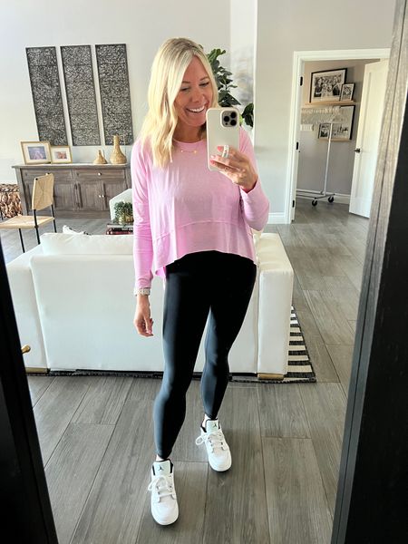 Love this lightweight cropped, long sleeve T-shirt with black leggings and Nike Jordan sneakers. Size small in the top and the leggings. Travel
Outfit 

#LTKTravel #LTKStyleTip #LTKSeasonal