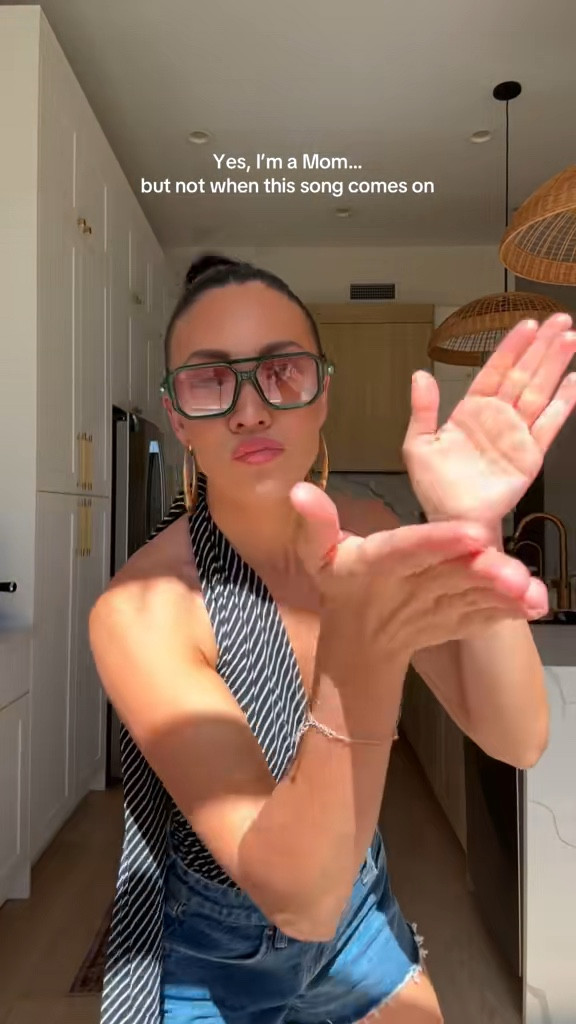 This song brings out the feelings 🫱🏽‍🫲🏾😮‍💨 
Abercrombie wrap top size XS 
Denim shorts size 25
Amazon accessories 


#LTKdayinmylife #LTKootd #LTKFestival