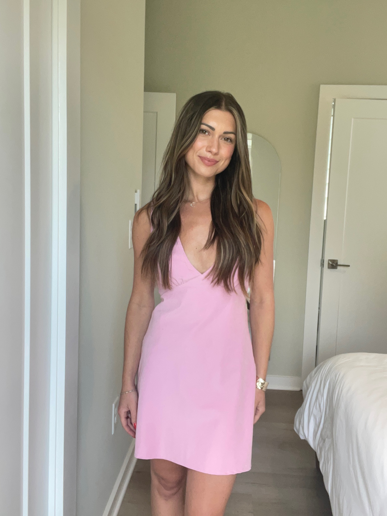 Pink v neck mini dress! Size smalll

#LTKStyleTip #LTKSeasonal #LTKFindsUnder100