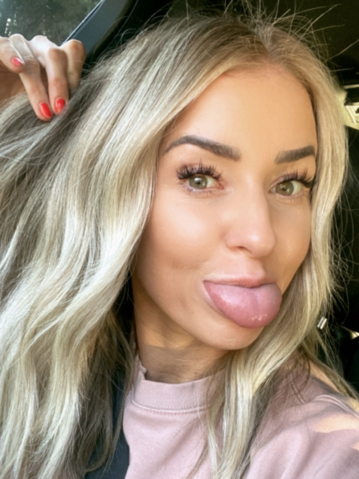 Anyone else feeling blah with this winter weather?! No joke, these easy Lashify lashes help make me feel instantly alive. And I’ll take that where I can get it 🤣 “Starburst” lashes have been my fav and the starter kid will give you everything you need to apply and get going!

#LTKMostLoved #LTKbeauty #LTKstyletip