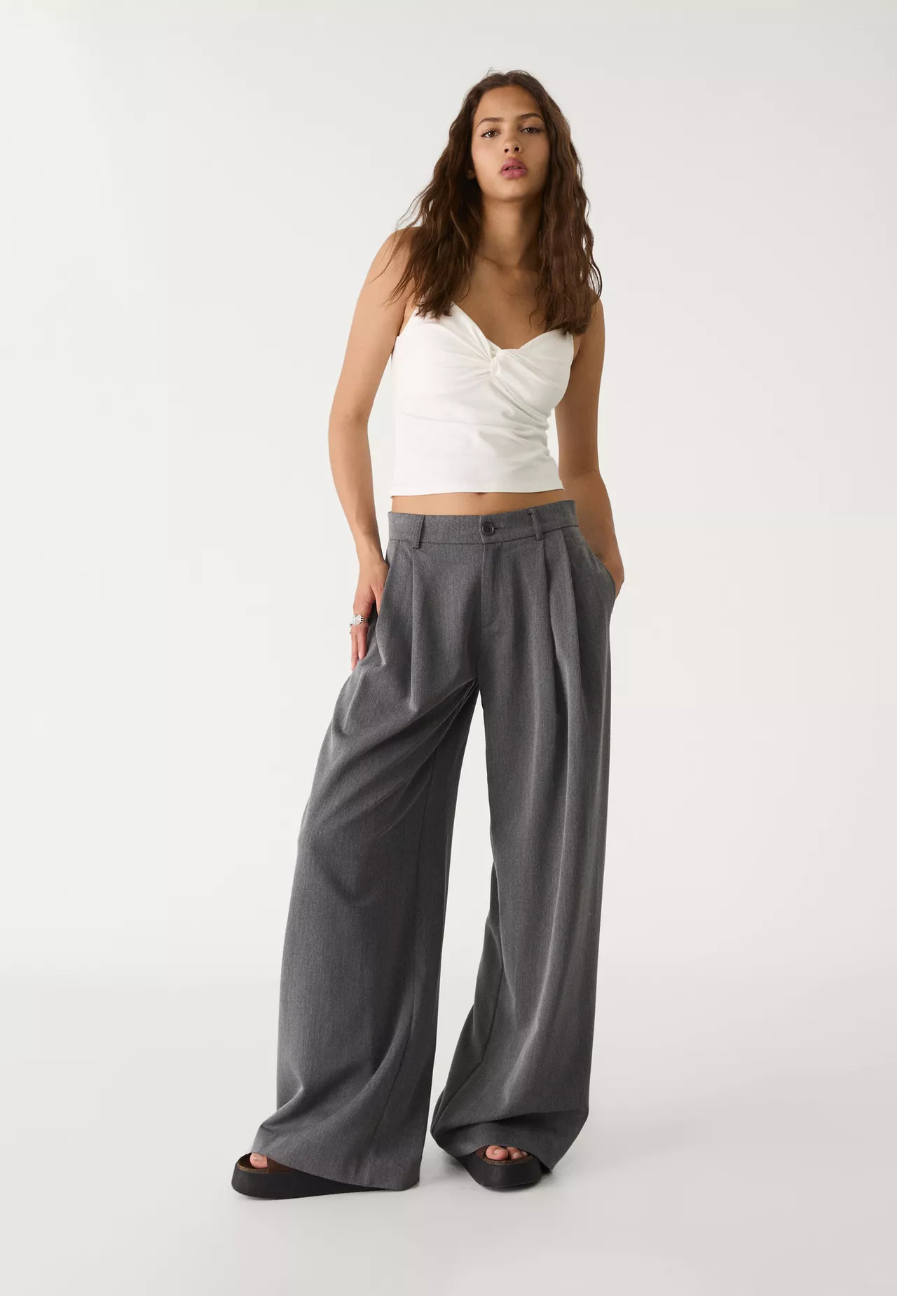 Wide leg smart trousers with darts | Stradivarius (UK)