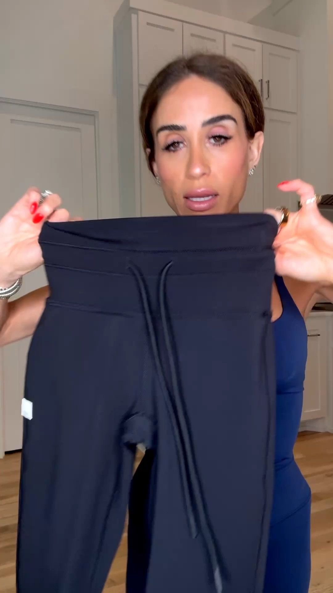  I am a big fan of pieces you can wear year round. These black Daily Form leggings are buttery soft, have the perfect amount of compression, and love the drawstring waist.
I have size xxs in and the regular length fits me perfectly! I’m 5’1 #vuoripartner @vuoriclothing-us 

#LTKPetite #LTKActive #LTKfitnessgoals