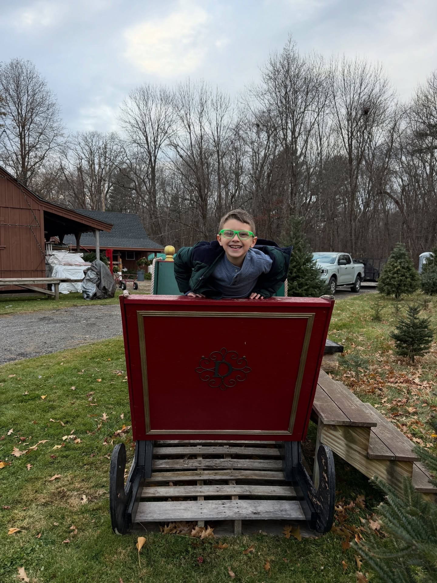 It's the most wonderful time of the year 🎄 mixing new traditions with old ones with my favorite guys and furry babies 🫶🏻