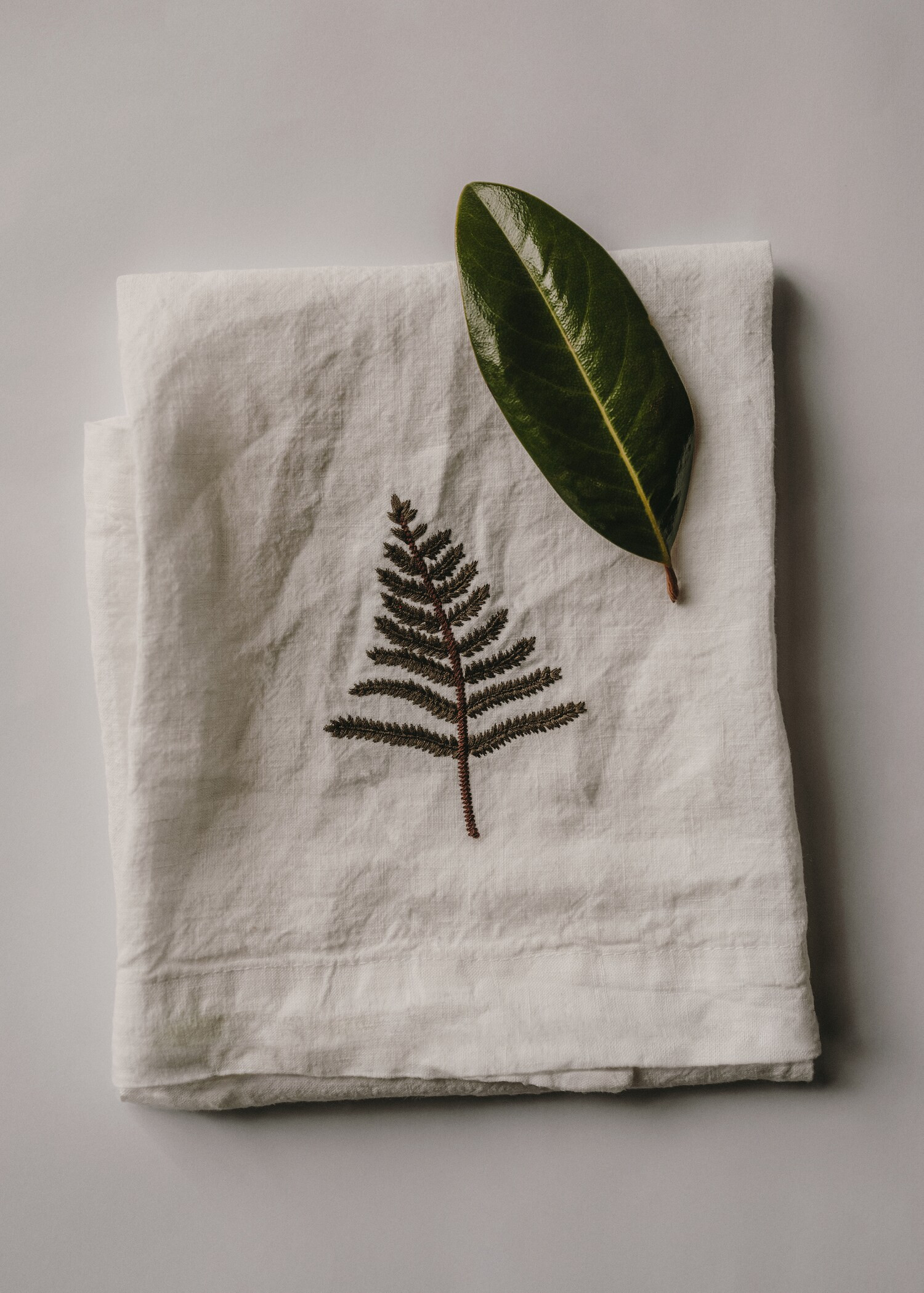 Linen Kitchen Towel with Tree Detail - Home | MANGO Netherlands | Mango EU