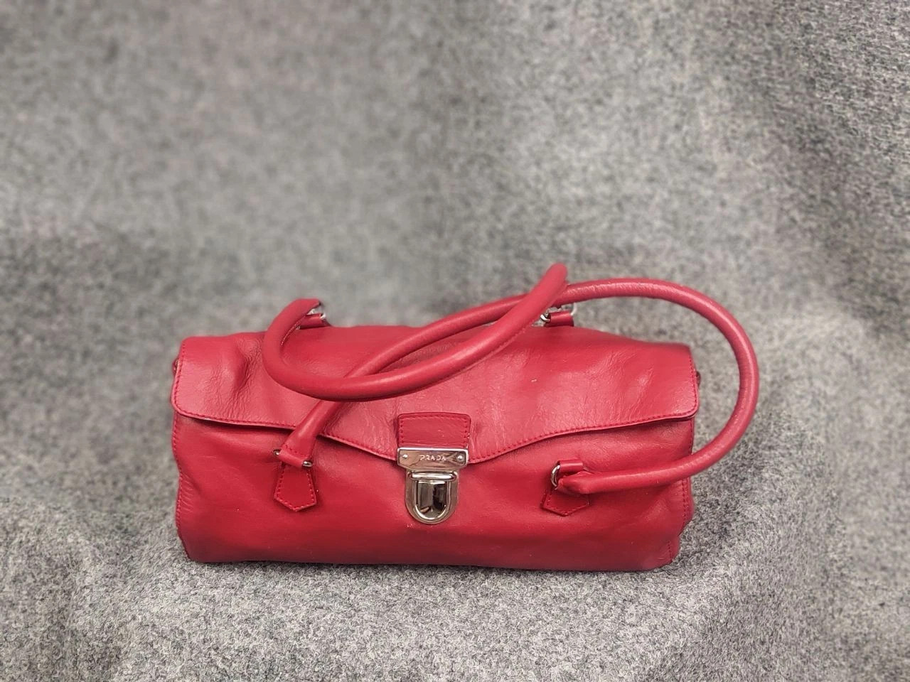Archive 2000 Vintage Prada Vitello daino shoulder Leather Red Metal logo Bag Y2K | eBay | eBay US