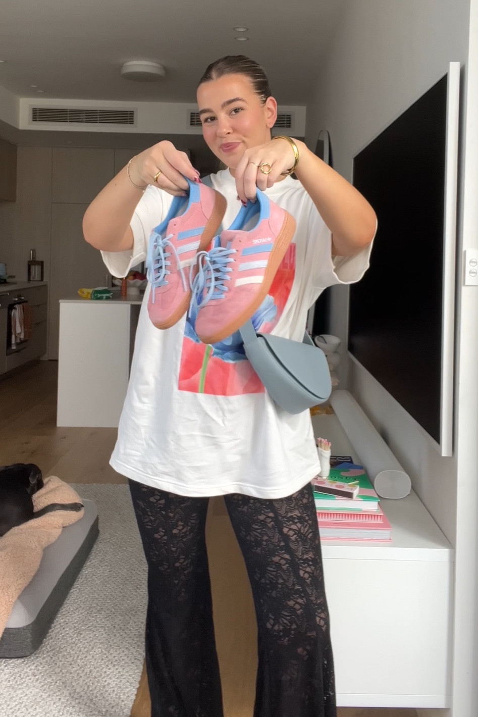 Styling my outfit around my new Status Anxiety bag 💙