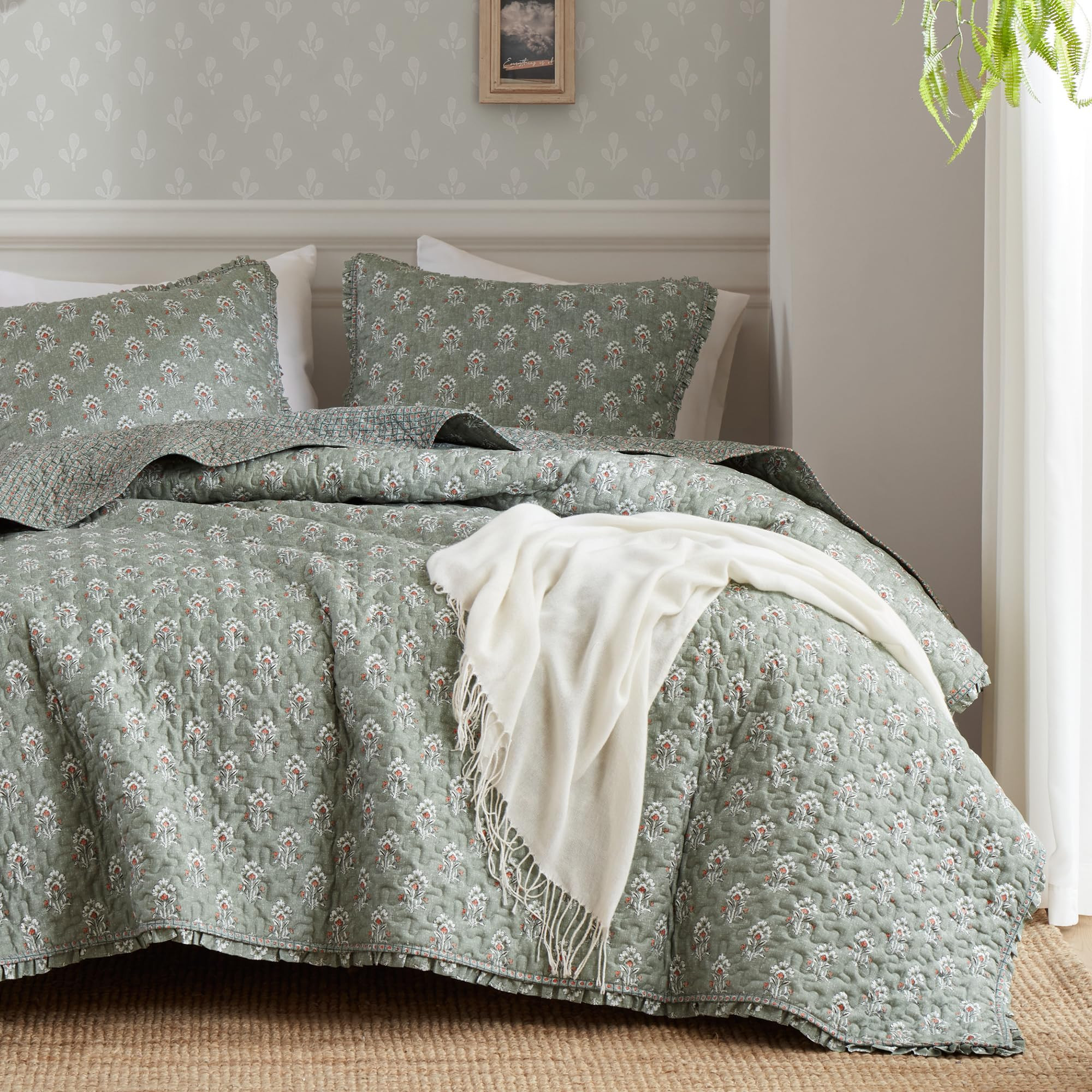 Madison Park Vintage Floral Quilt Set Queen Size, Reversible Bedding & Lightweight Bedspread Set,... | Amazon (US)