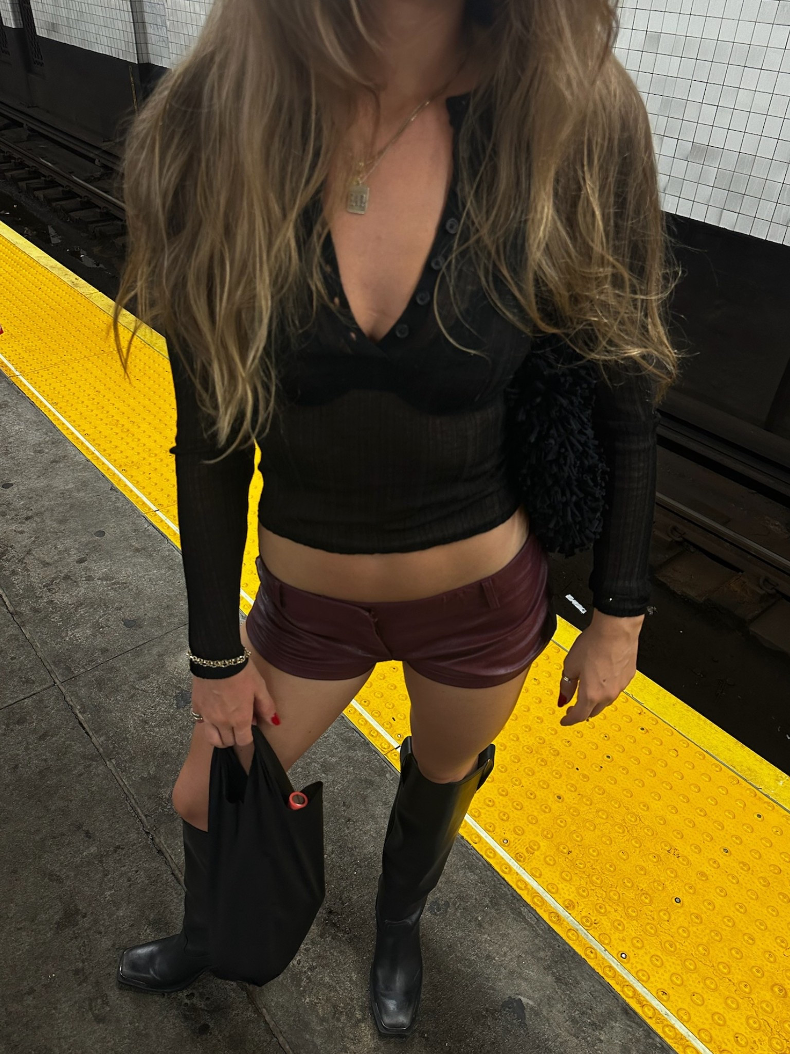 forgot to post this one too! going out outfit from Saturday night…obsessed with these micro shorts for the past few months lol

#LTKFindsUnder50 #LTKU #LTKStyleTip