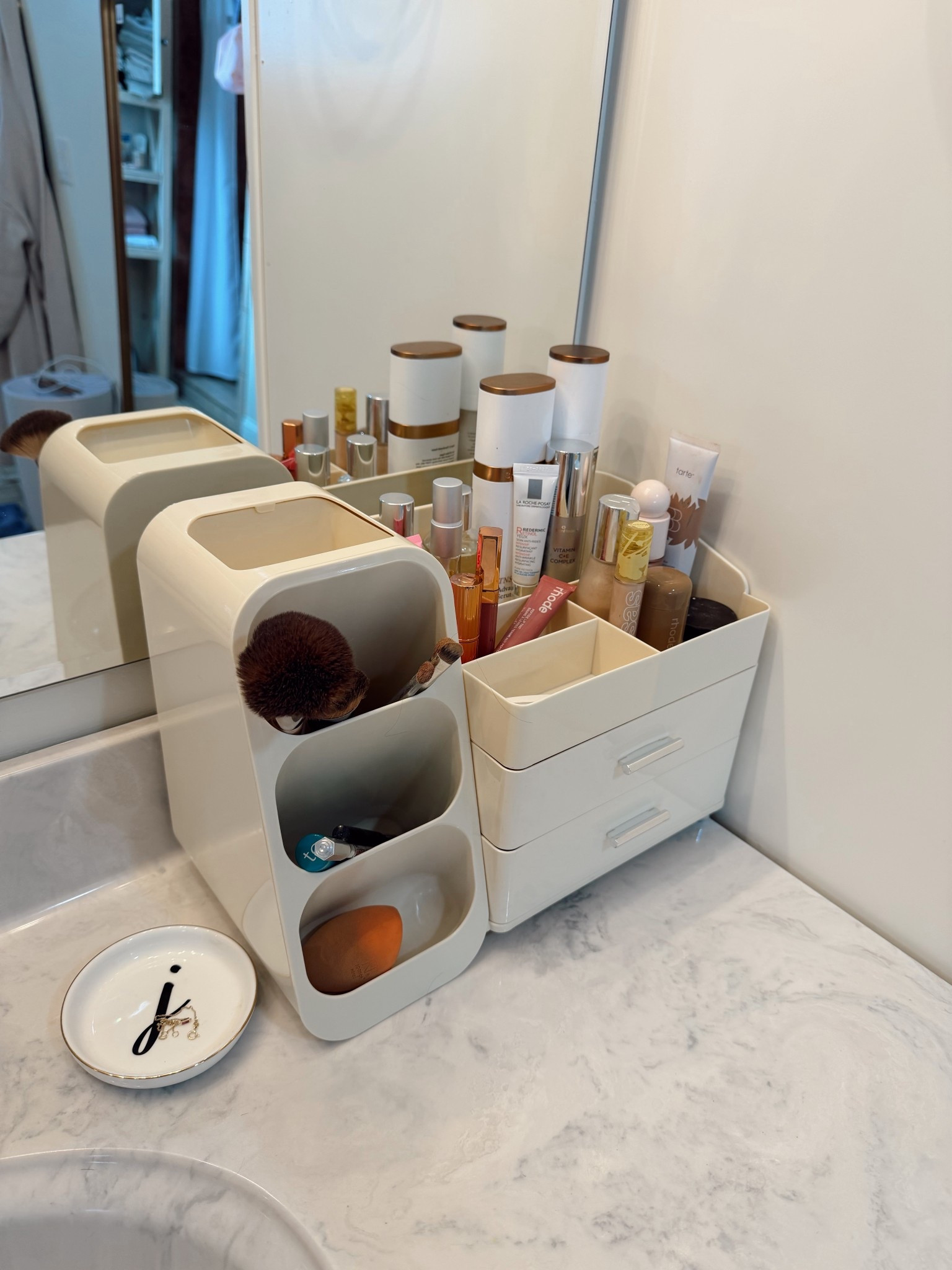 Trying to get organized!! 💄