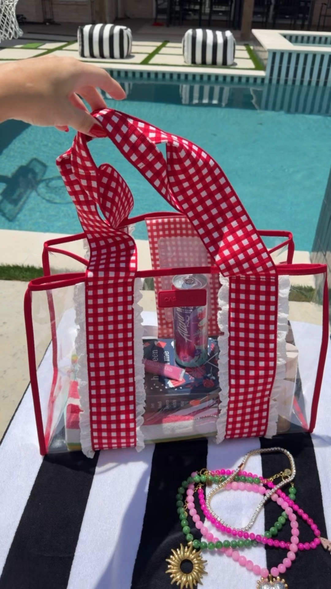 New pool/beach jellytote

#LTKSeasonal #LTKTravel #LTKSwim