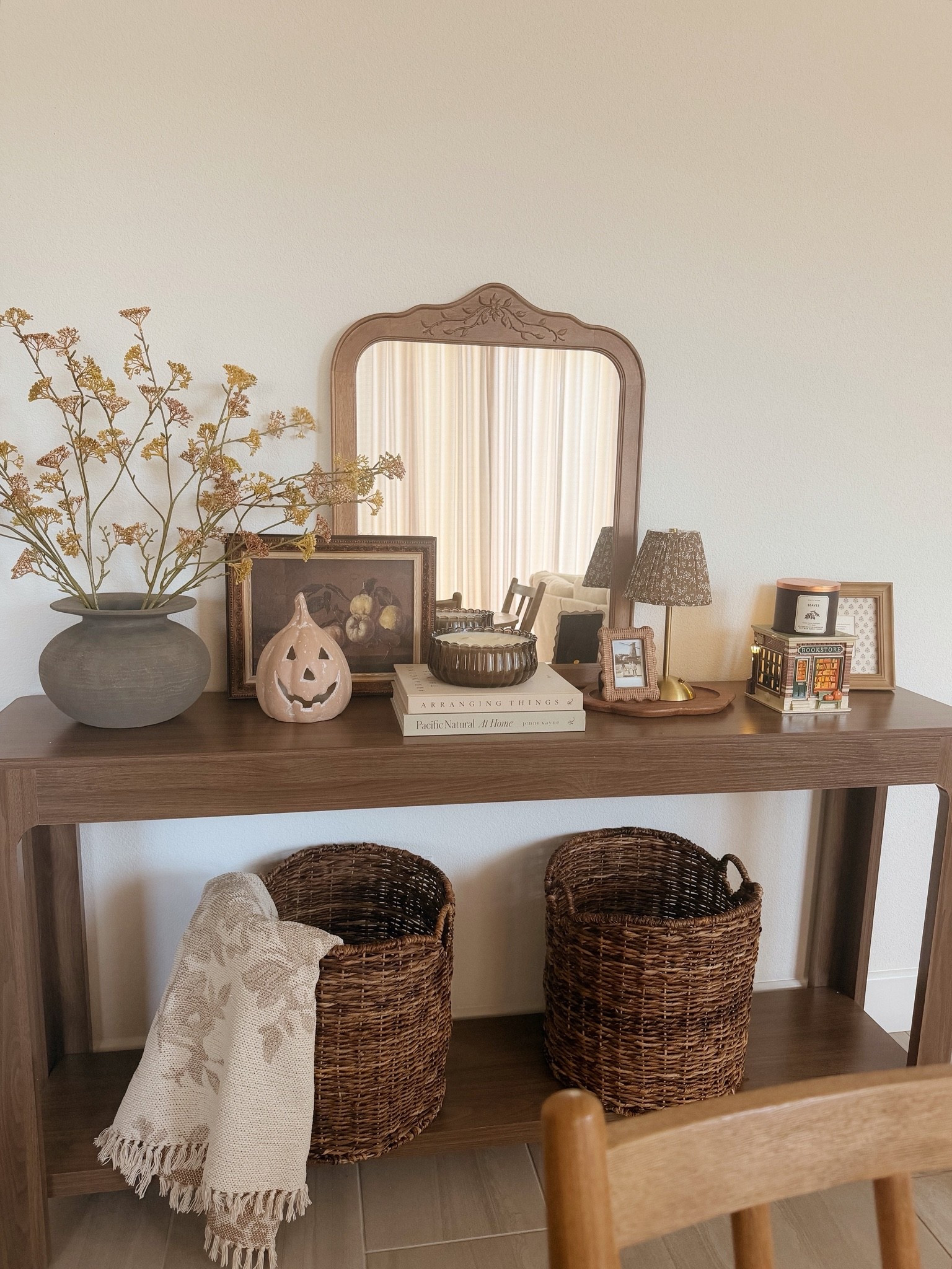 Console table decor 🤎