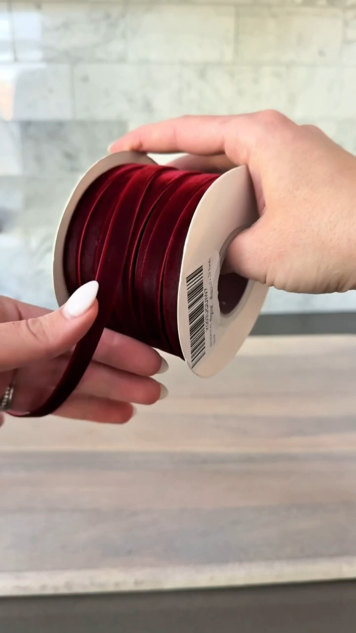 Just give me all the dreamy velvet ribbon please!! ✨

#velvetribbon #wrappingribbon #christmasribbon #walmart #amazon #christmashomedecor

#LTKSeasonal #LTKHoliday #LTKHome