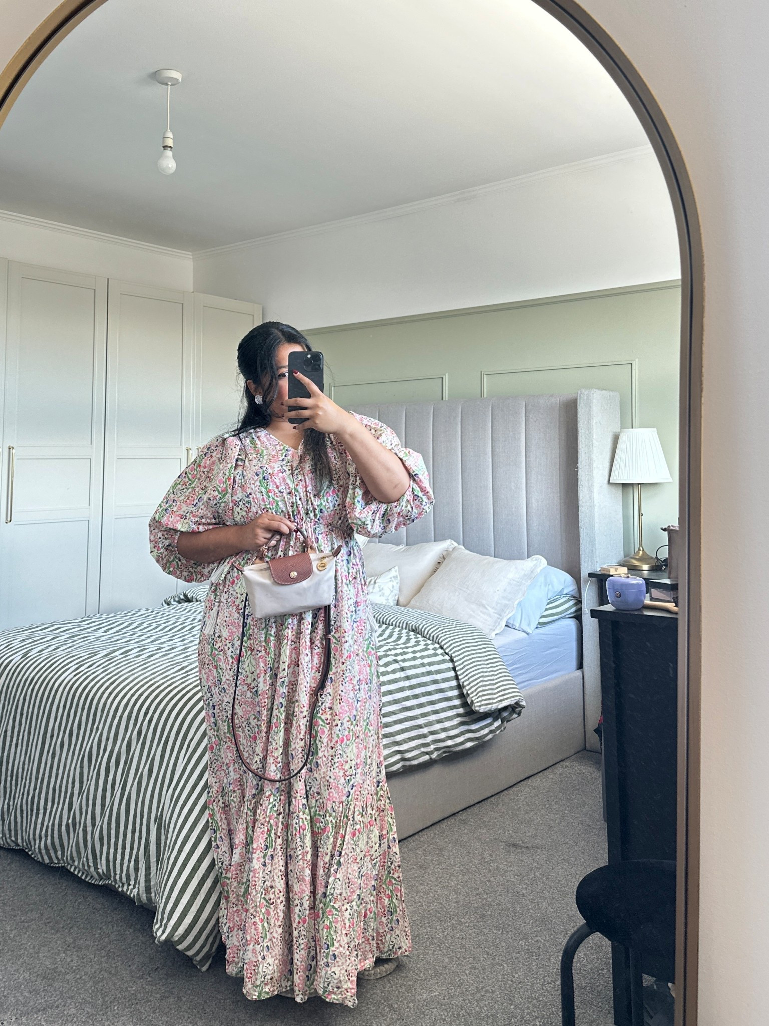 The Longchamp Le Pliage Small Top Handle Bag has seriously become my go-to lately — it’s the perfect mix of classic, lightweight, and just the right size for everyday essentials 🤍 I love how easy it is to style with pretty much anything.

To make it a bit more me, I added a crossbody strap I found on @amazon and honestly, it completely changed the vibe of the bag — practical and cute!
L ✨

#ltkbag #ltkstyle #longchamp #longchamplepliage #everydaybag #bagrecommendation #amazonfinds #amazonstyle #stylishandpractical #bagstyling #ltkeurope

#LTKluxury #LTKxAmazon #LTKsummer