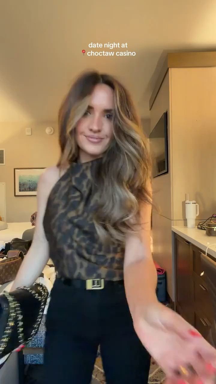 In love with this top and jeans - size xs top  and 24 jeans (FB)




#LTKootd