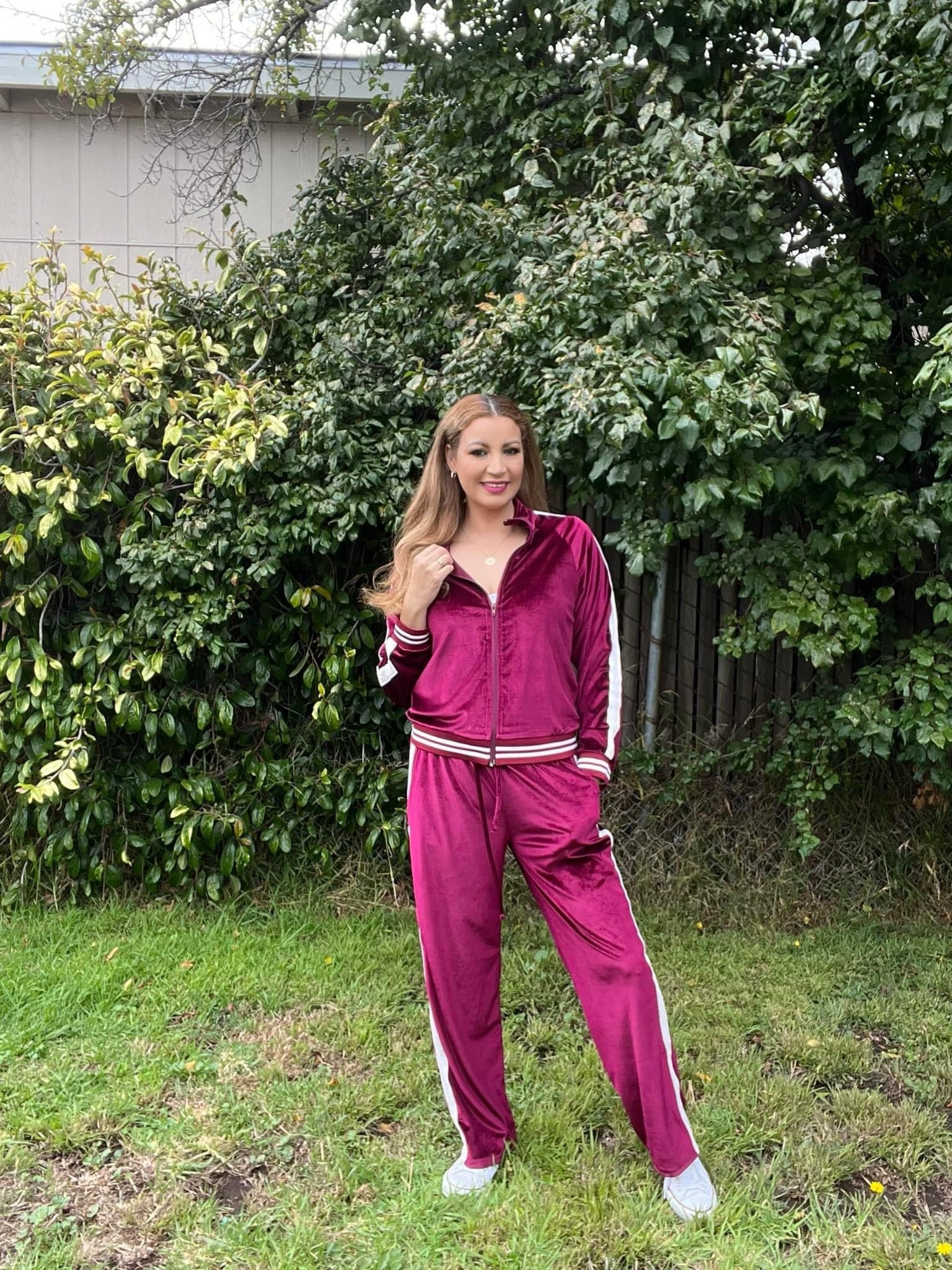 Ekouaer Conjunto deportivo de terciopelo de terciopelo para mujer, 2 piezas, sudadera con cremallera y pantalones deportivos con bolsillos, tallas S-3XL
Size :M


#LTKworkwear #LTKbeauty #LTKstyletip