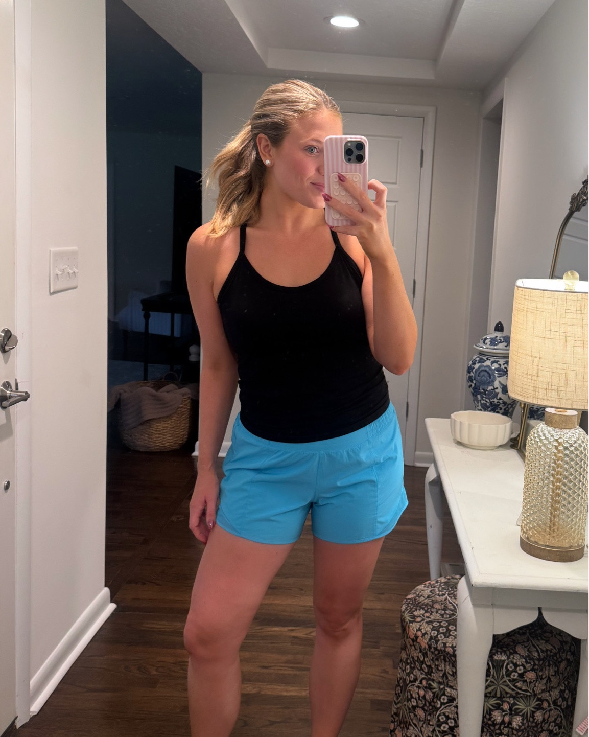 Love these Amazon workout tanks!! 🤩


Wearing size large