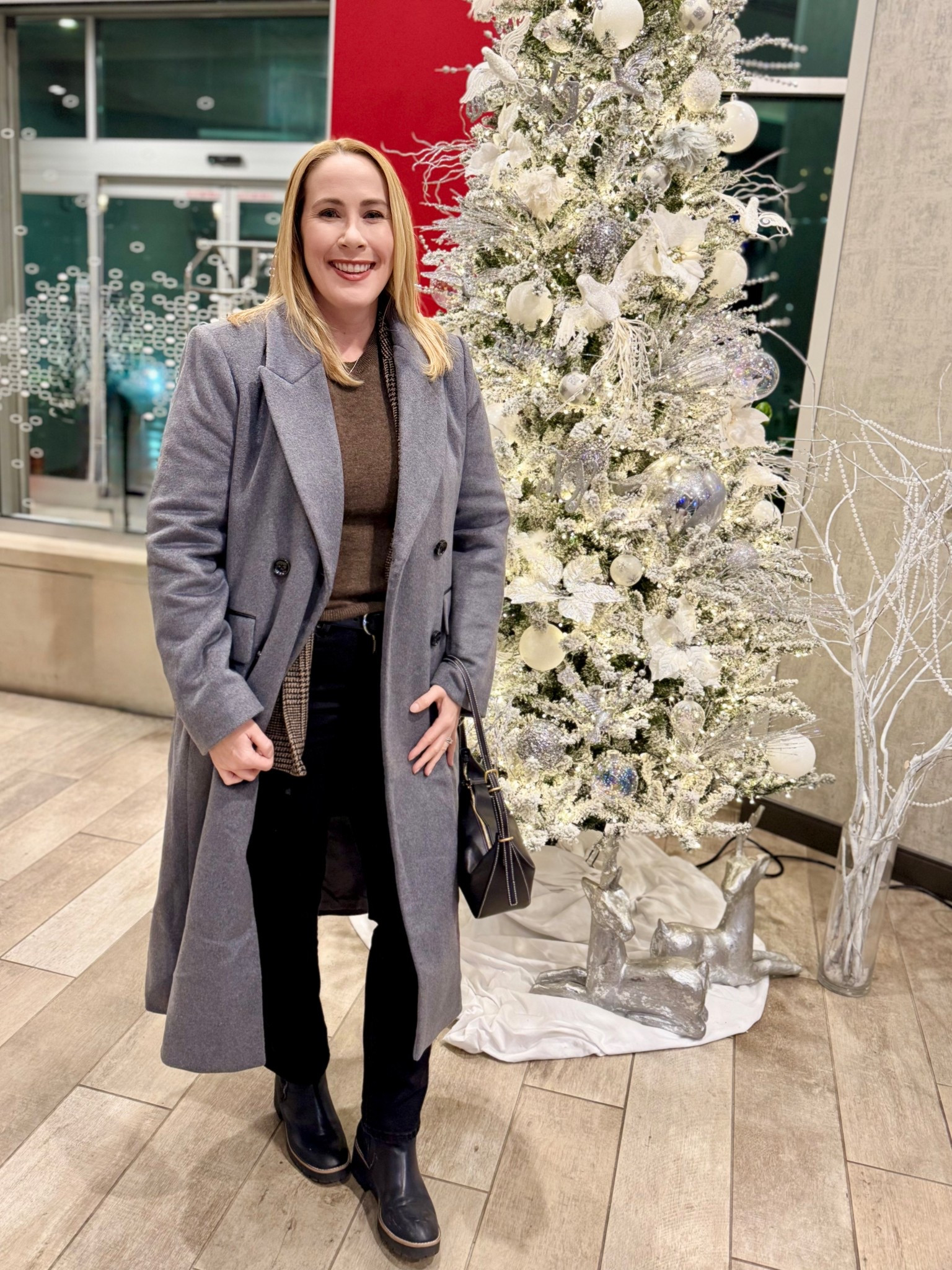 Women’s winter outfit, women’s winter jacket, women’s winter coat, women’s wool coat 

#LTKOver40 #LTKMidsize #LTKSeasonal