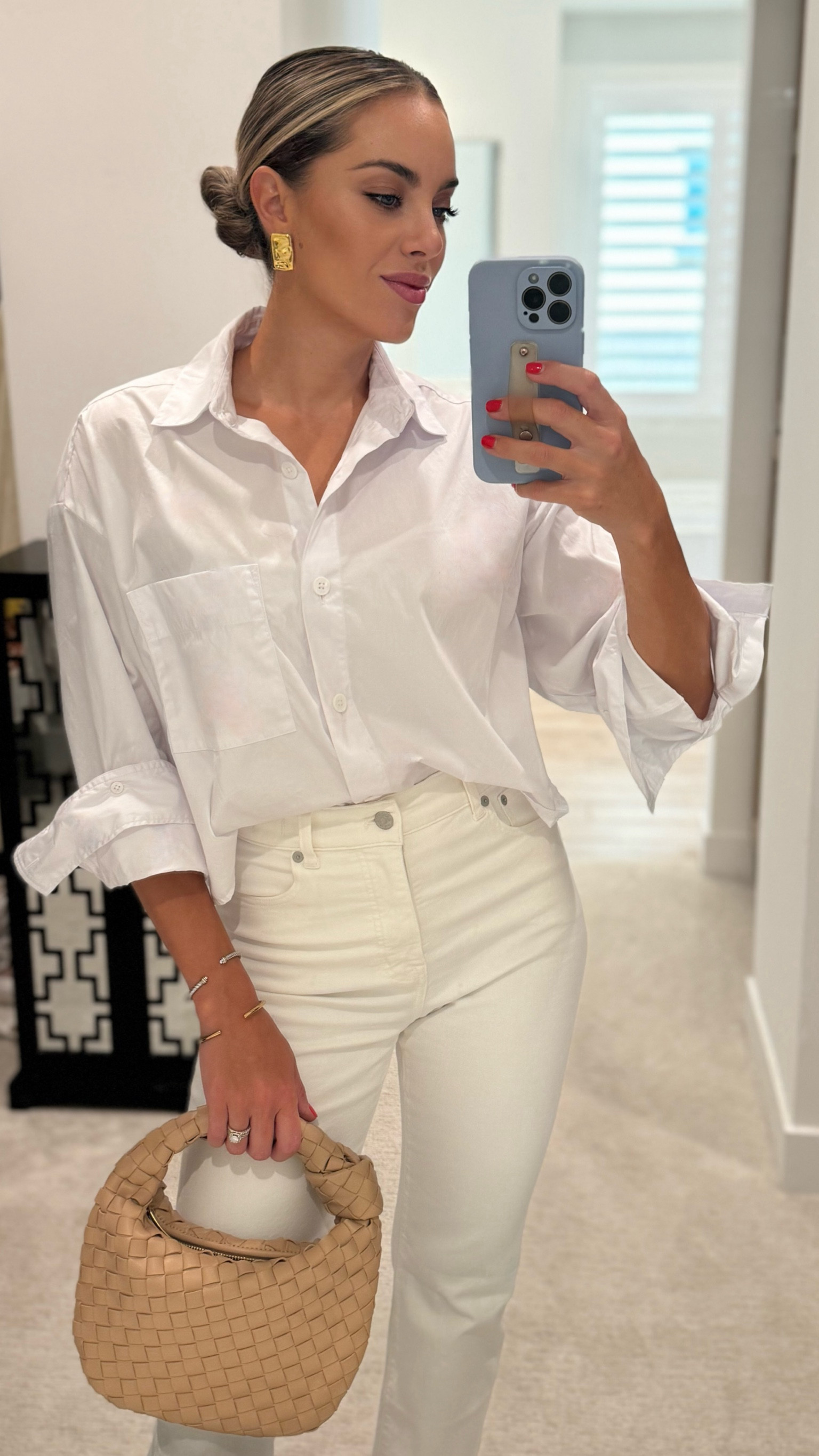 Madewell Jeans in size 24 and top in xs. Accessories are Amazon.