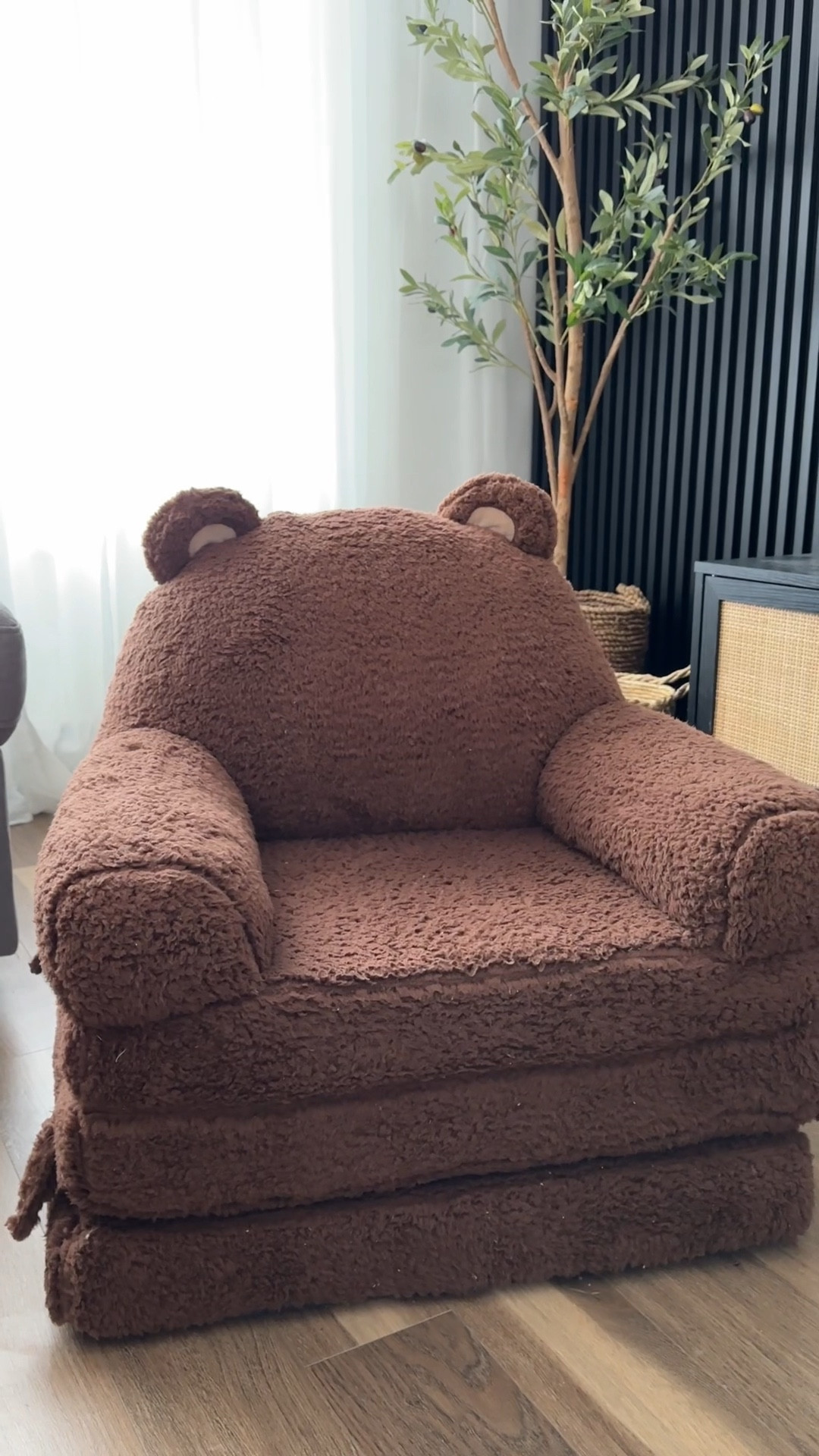 We got this cute little couch for my daughter and she’s obsessed with it! It’s so abordable and it unfolds to become a little bed 🧸

#LTKhome #LTKkids #LTKVideo