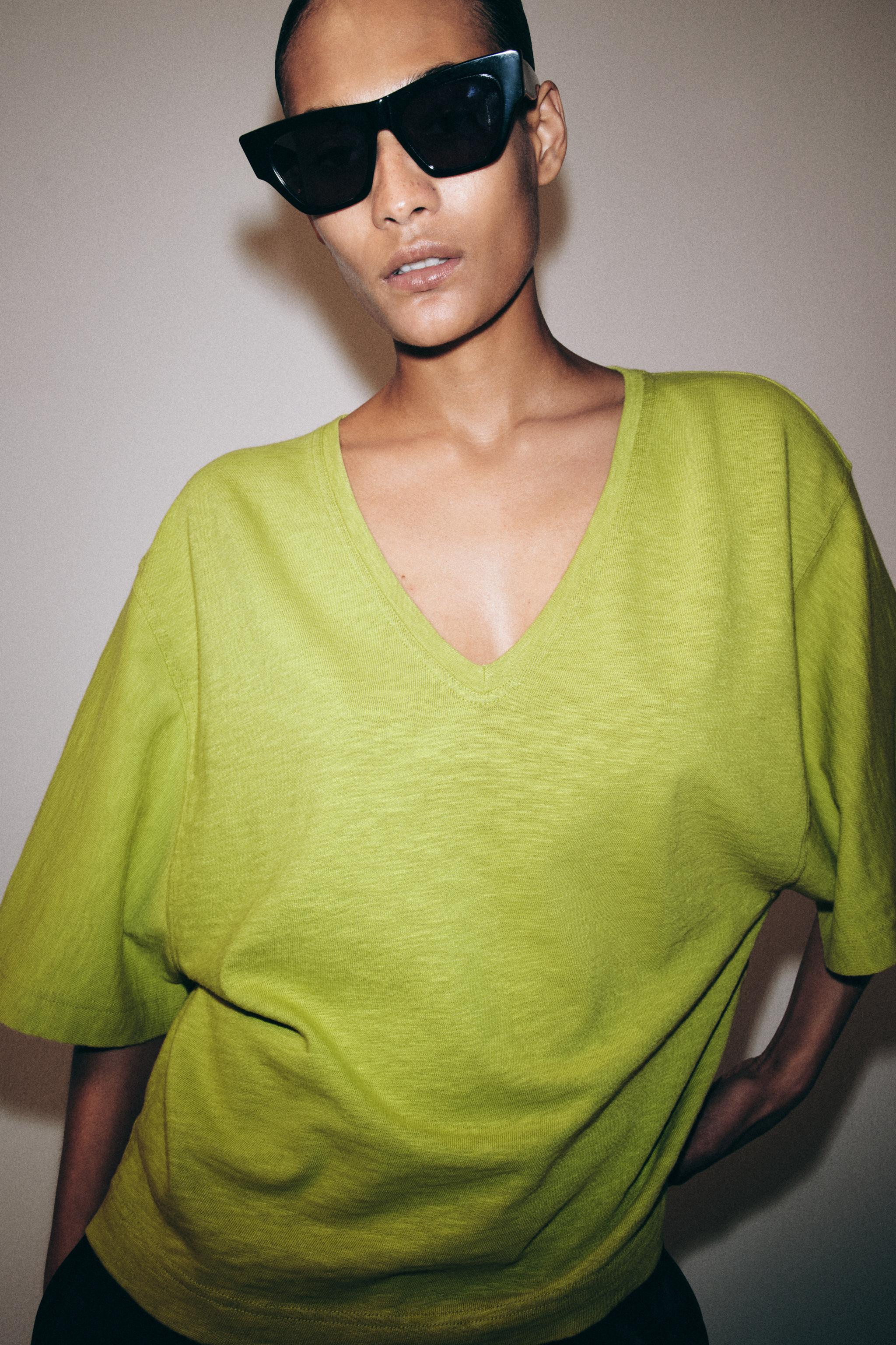 V-NECK T-SHIRT | Zara US