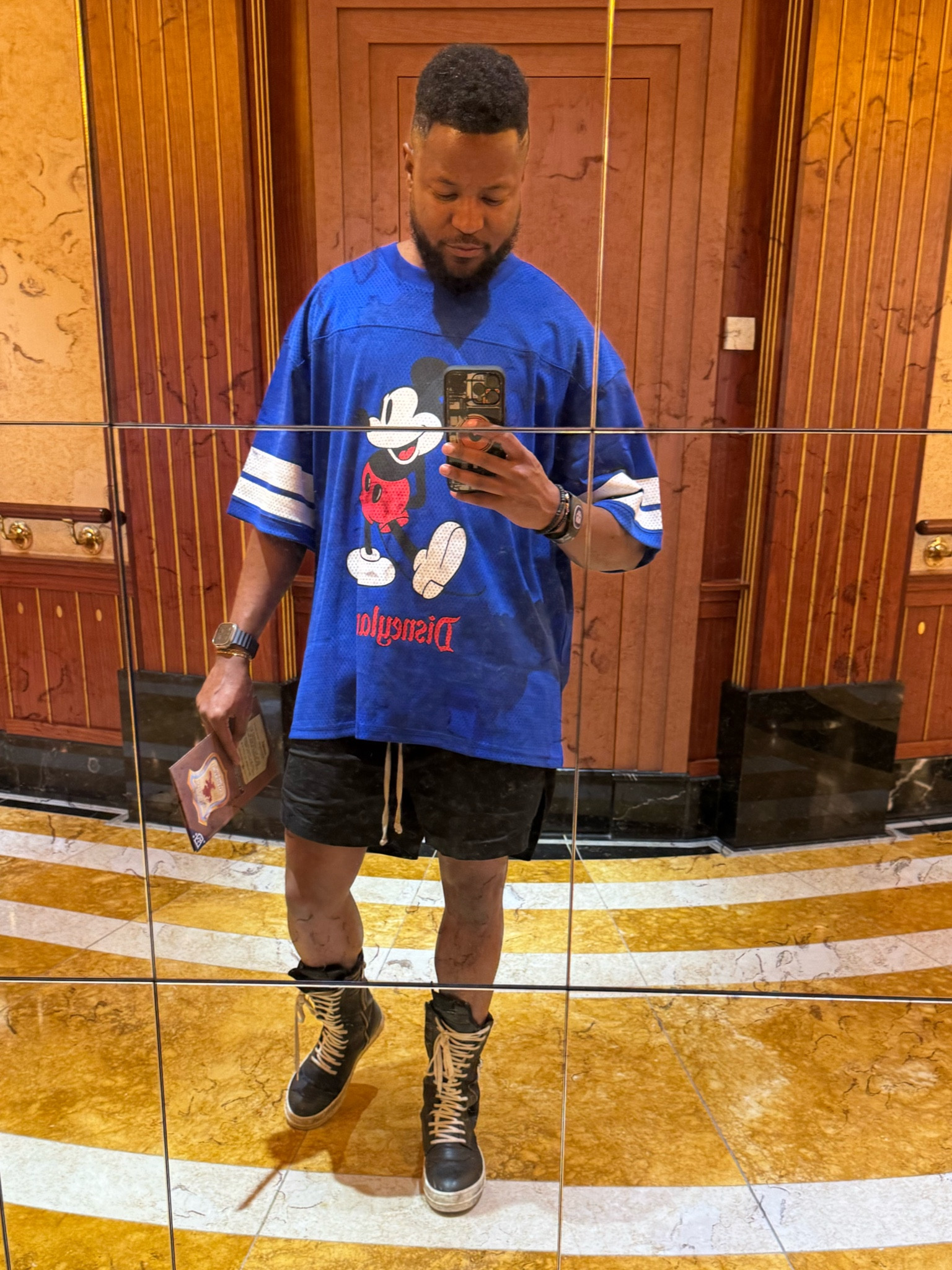 Disney fits hit 

#LTKShoeCrush #LTKFamily #LTKMens