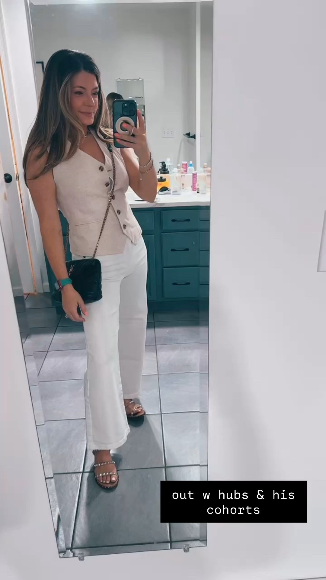 Scroll for more s

#LTKStyleTip #LTKOver40 #LTKPetite