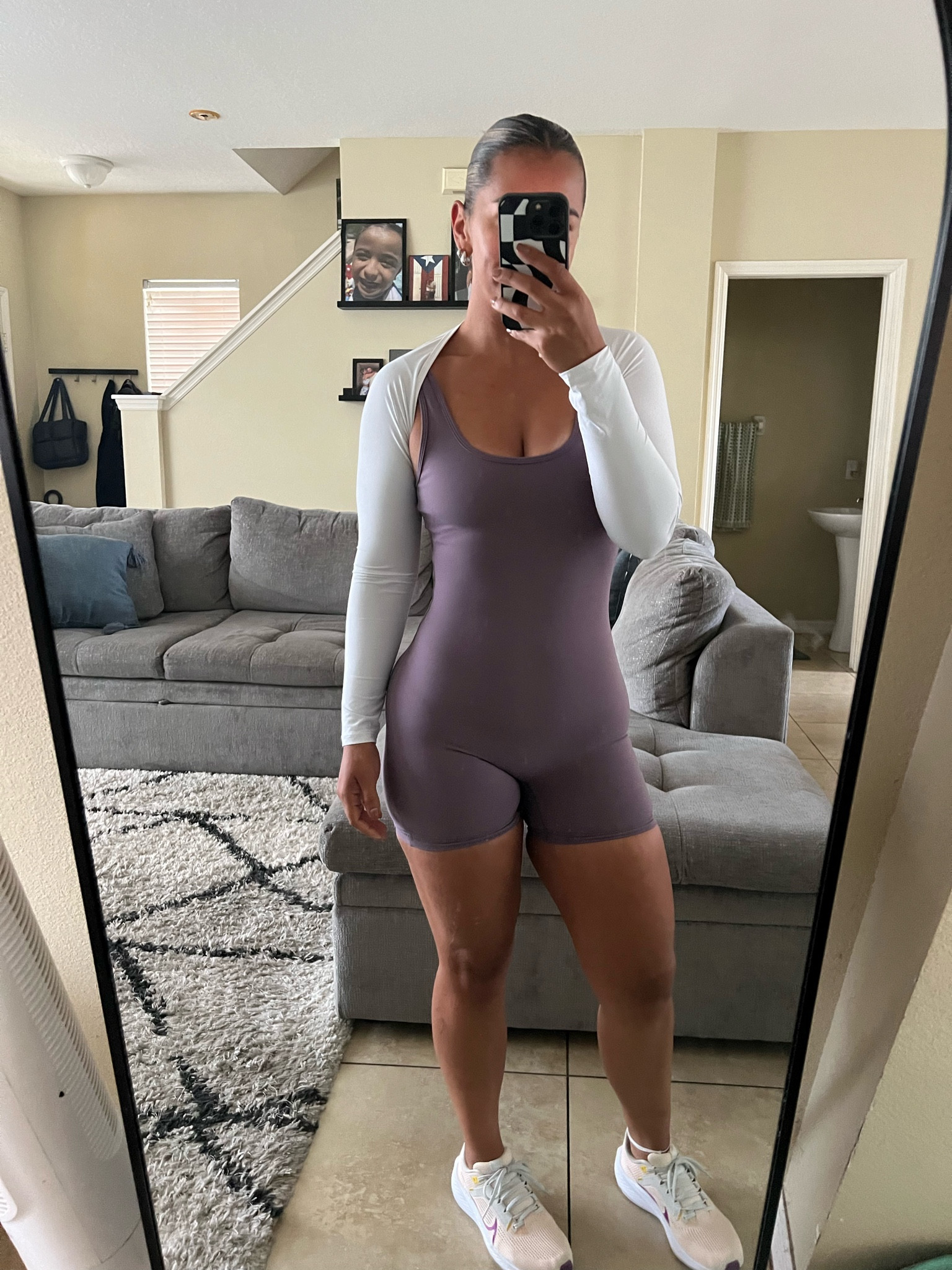 The gym fit I was so scared to wear today 😅

Romper and arm shawl @amazon
Shoes @nike



#LTKFitness #LTKStyleTip #LTKFindsUnder50