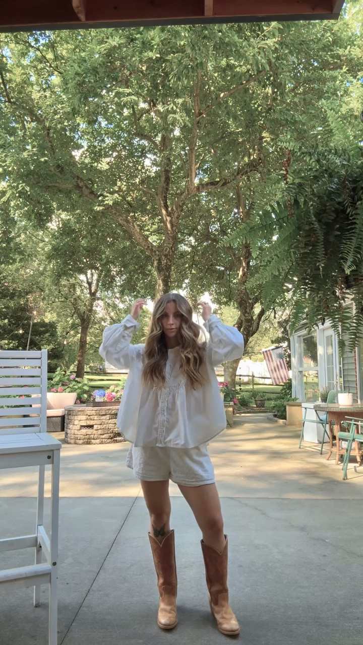 Bottoms are from H&M but no longer on the site so I linked an affordable option! 

Boots are vintage so found the a look alike! :)

#LTKWedding #LTKStyleTip #LTKPetite