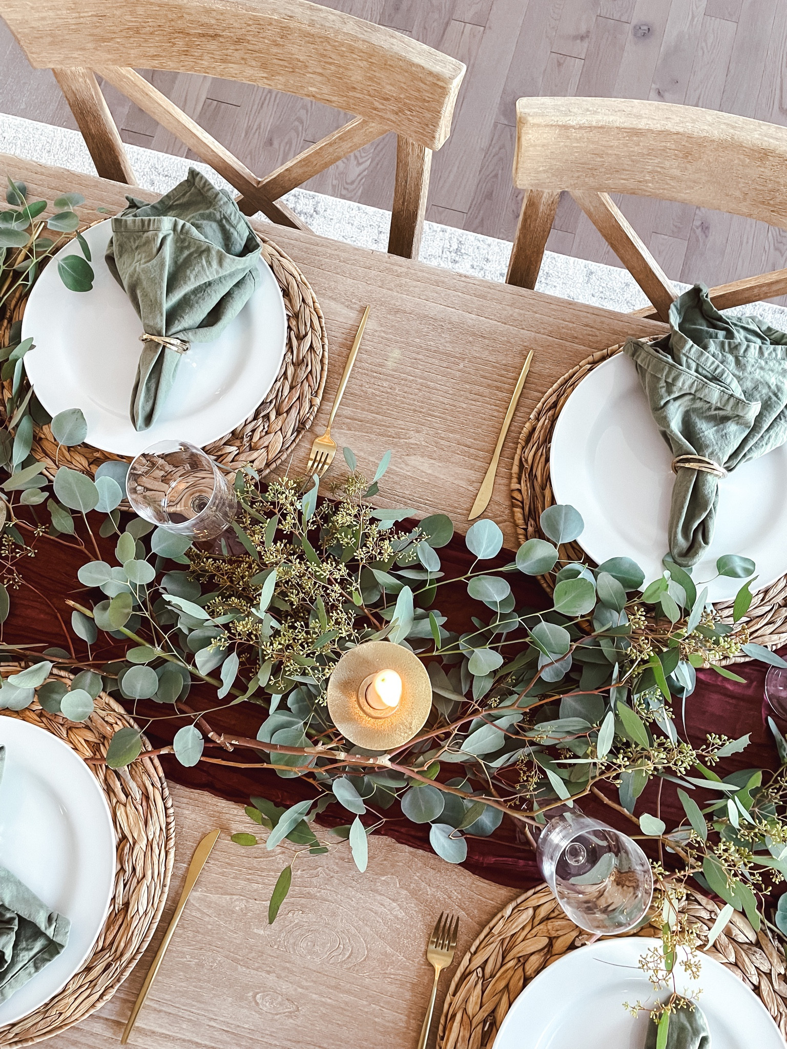 Easy Christmas tablescape 
Christmas table 