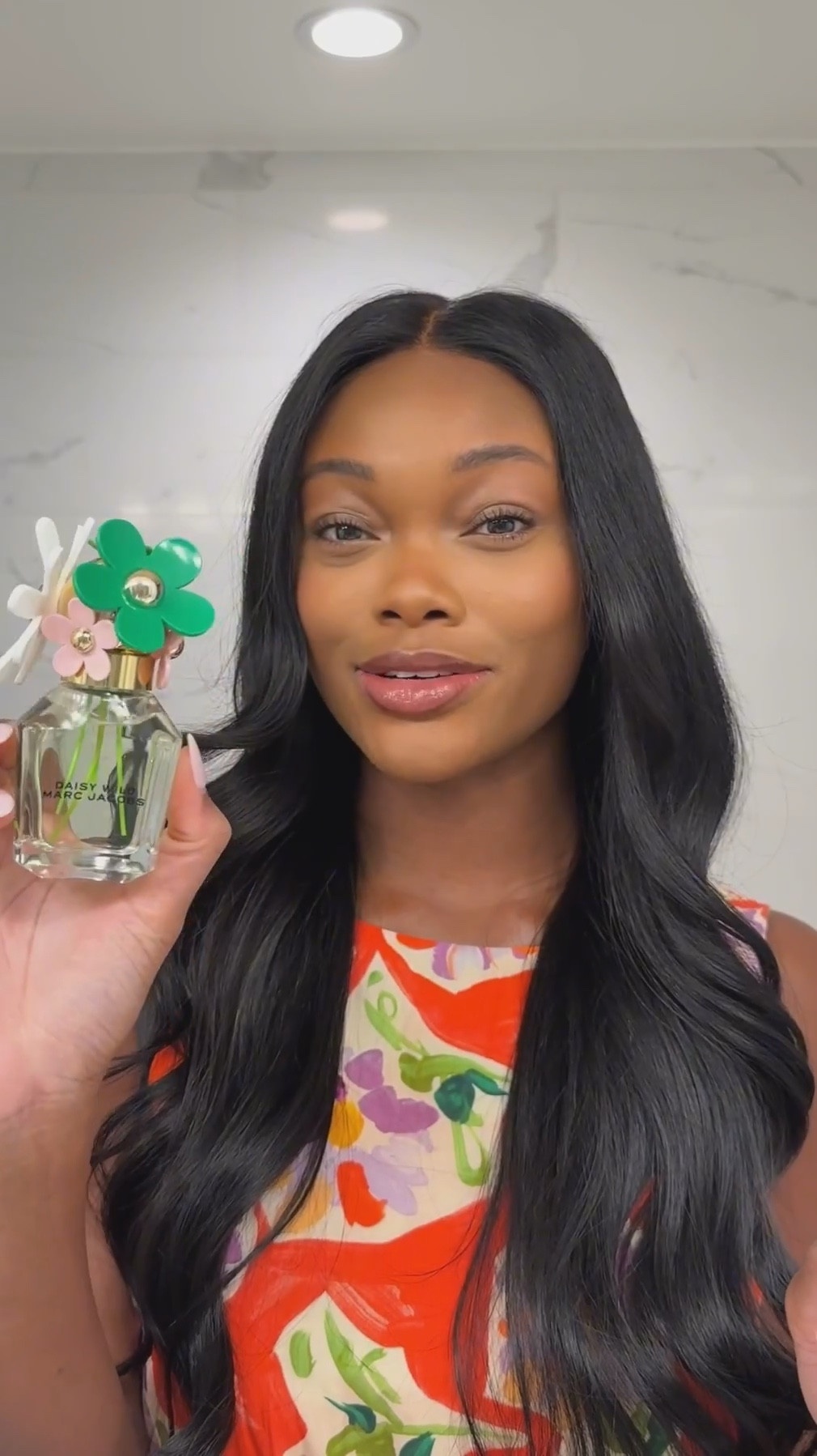 Love this fragrance for spring! Marc Jacobs Daisy Wild has key notes of banana blossom accord (top), jasmine & macadamia accord (middle), and a base of sandalwood & vetiver des sables. The perfect floral-fruity scent! Definitely add this to your cart while the Sephora Savings Event is still happening. @sephora #ad #marcjacobs #daisy #daisywild #sephora