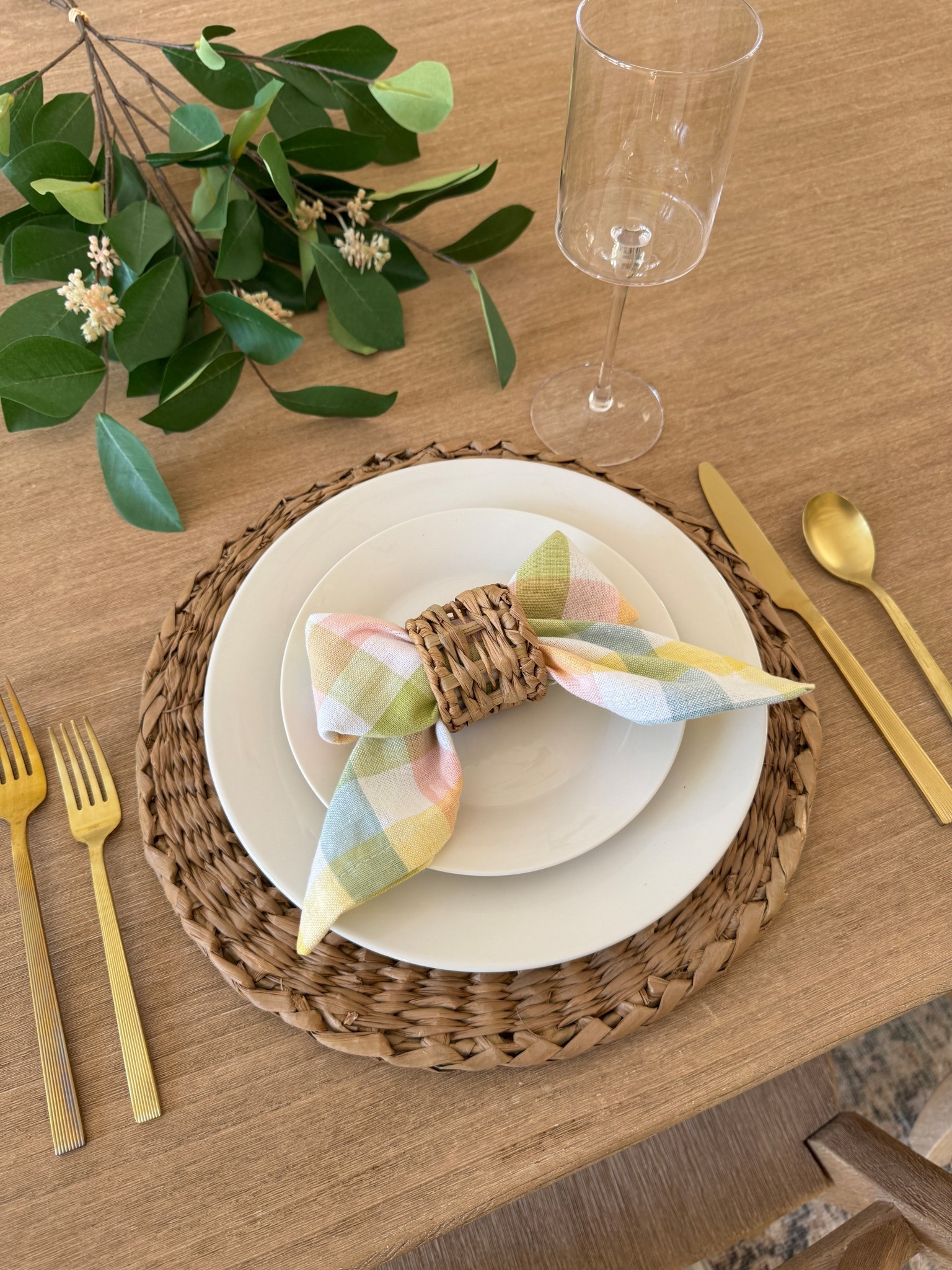 Hosting for Easter? Save this idea 🐰

These napkin bows using a napkin ring are such an easy way to elevate your place settings.

We love adding them to each place setting for a little Easter detail.



#eastertablescape #springhosting #amazonhomefinds #hostingtips #easterdecorideas