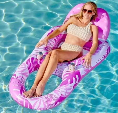 Comfy pool raft
Fashionablylatemom 
Fashionably late mom 