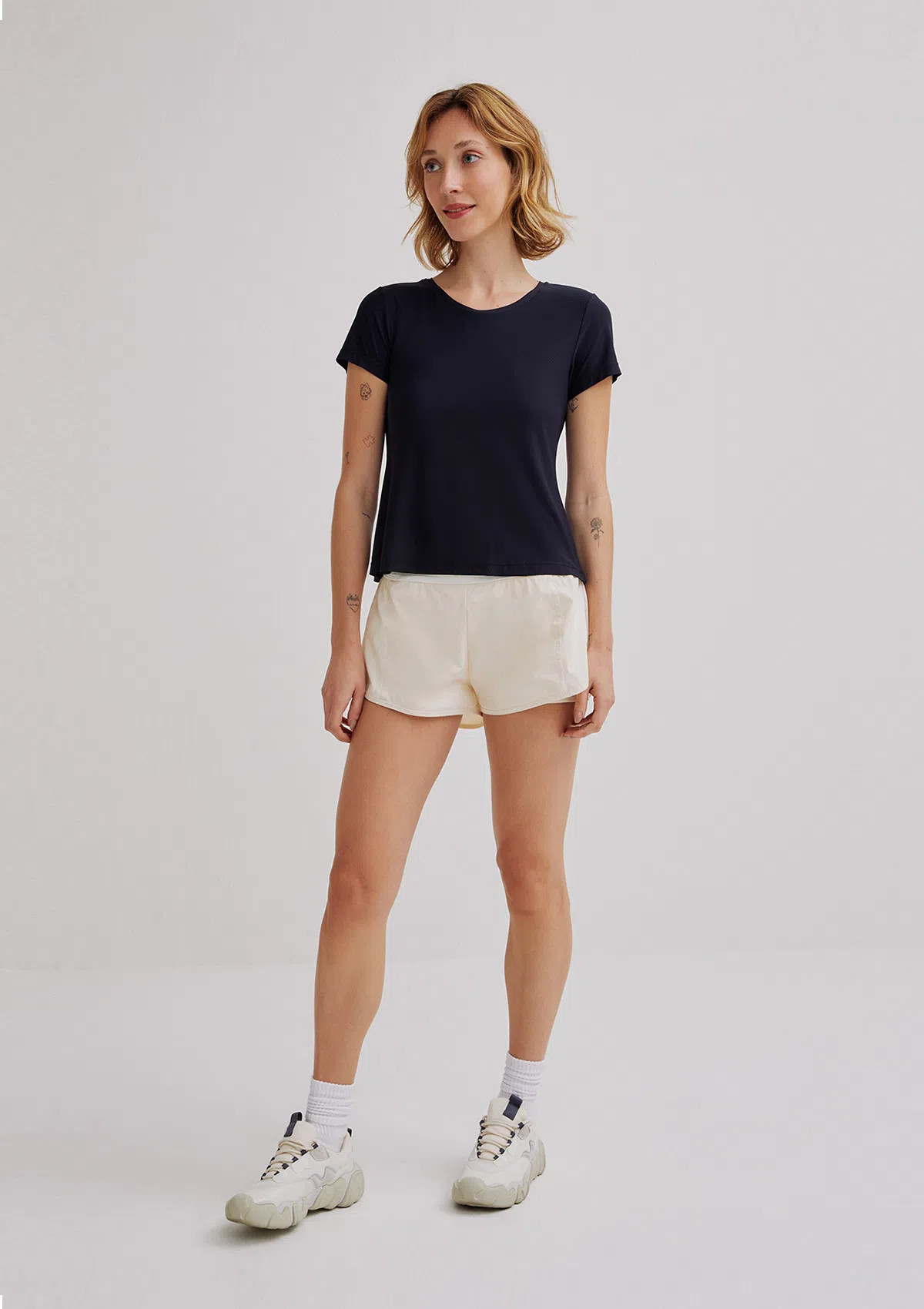Camiseta Básica Esportiva Feminina Manga Curta Ultra - Preto | Hering (BR)