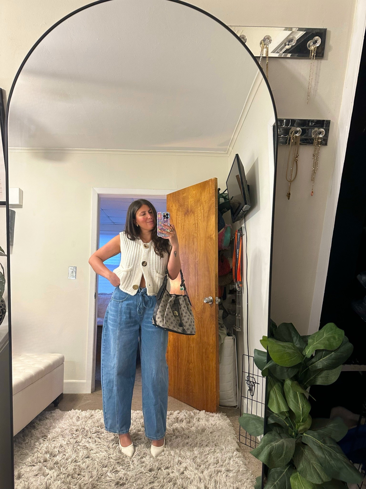 Me🫱🏽‍🫲🏼Barrel jeans 

#LTKFindsUnder100 #LTKFindsUnder50