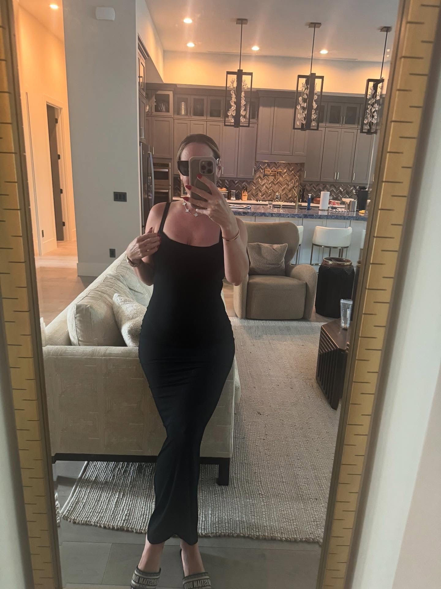 A woman should be two things - classy & fabulous ~ Coco Chanel 

#skims #skimsdress #littleblackdress #ltk #capsulewardrobe #oldmoneyvibes @skims

#LTKFindsUnder100 #LTKdayinmylife #LTKTall