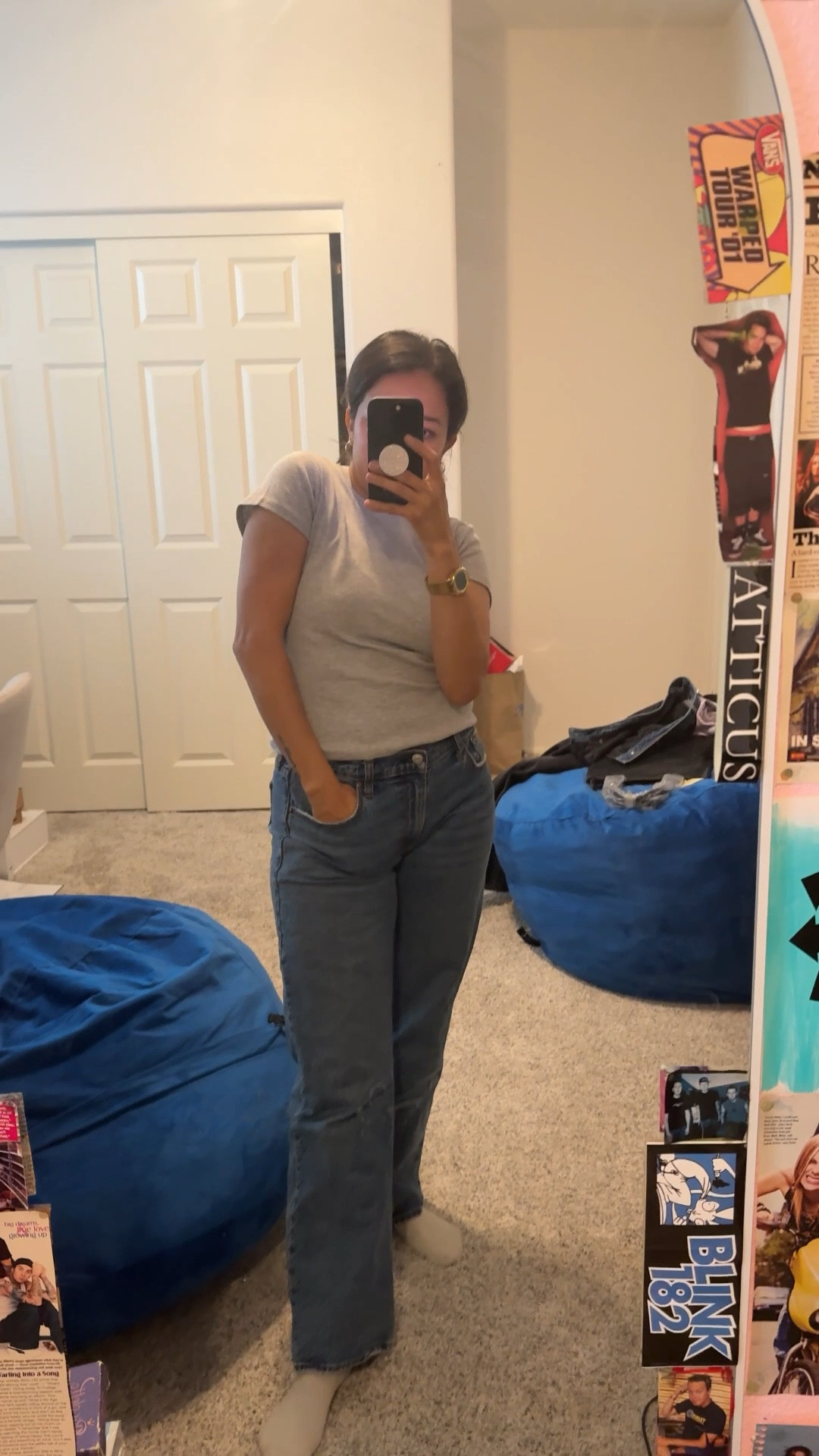 So many colors too! It’s hard for me to find a tee that fits this well. 

I’m 5’1 wear size - xs