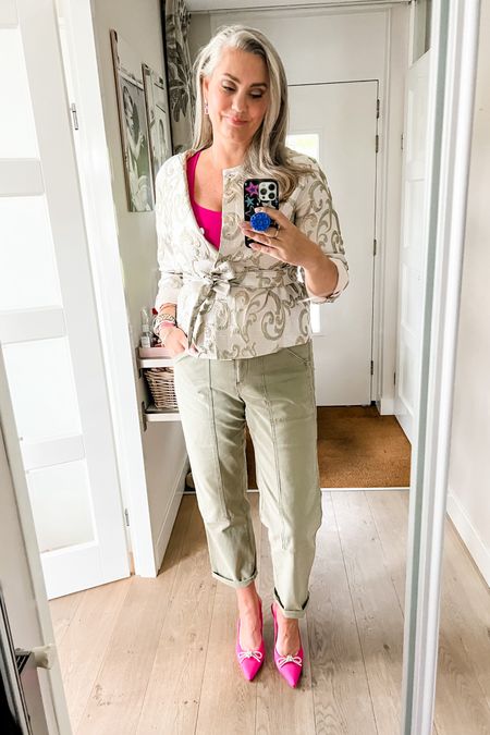 Ootd - Tuesday. My birthday! 🎉 silver jacket from Norah (38), over a fuchsia top paired with cargo trousers and fuchsia slingback heels. 



#LTKnederlands #LTKstyletip #LTKeurope