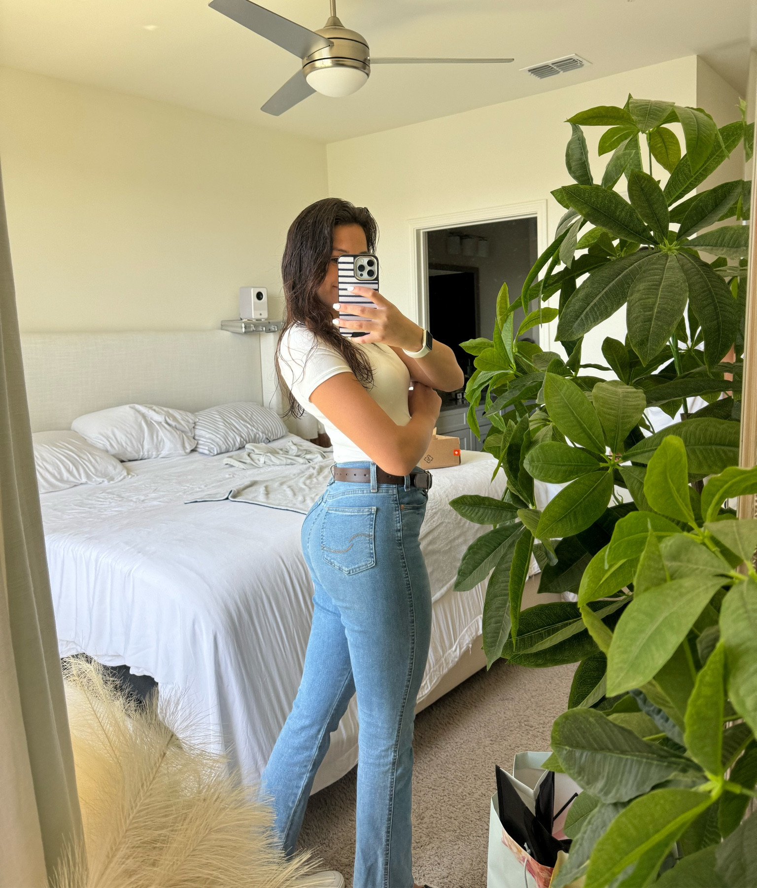 White tee & jeans combo 👖

#LTKFindsUnder50 #LTKWorkwear