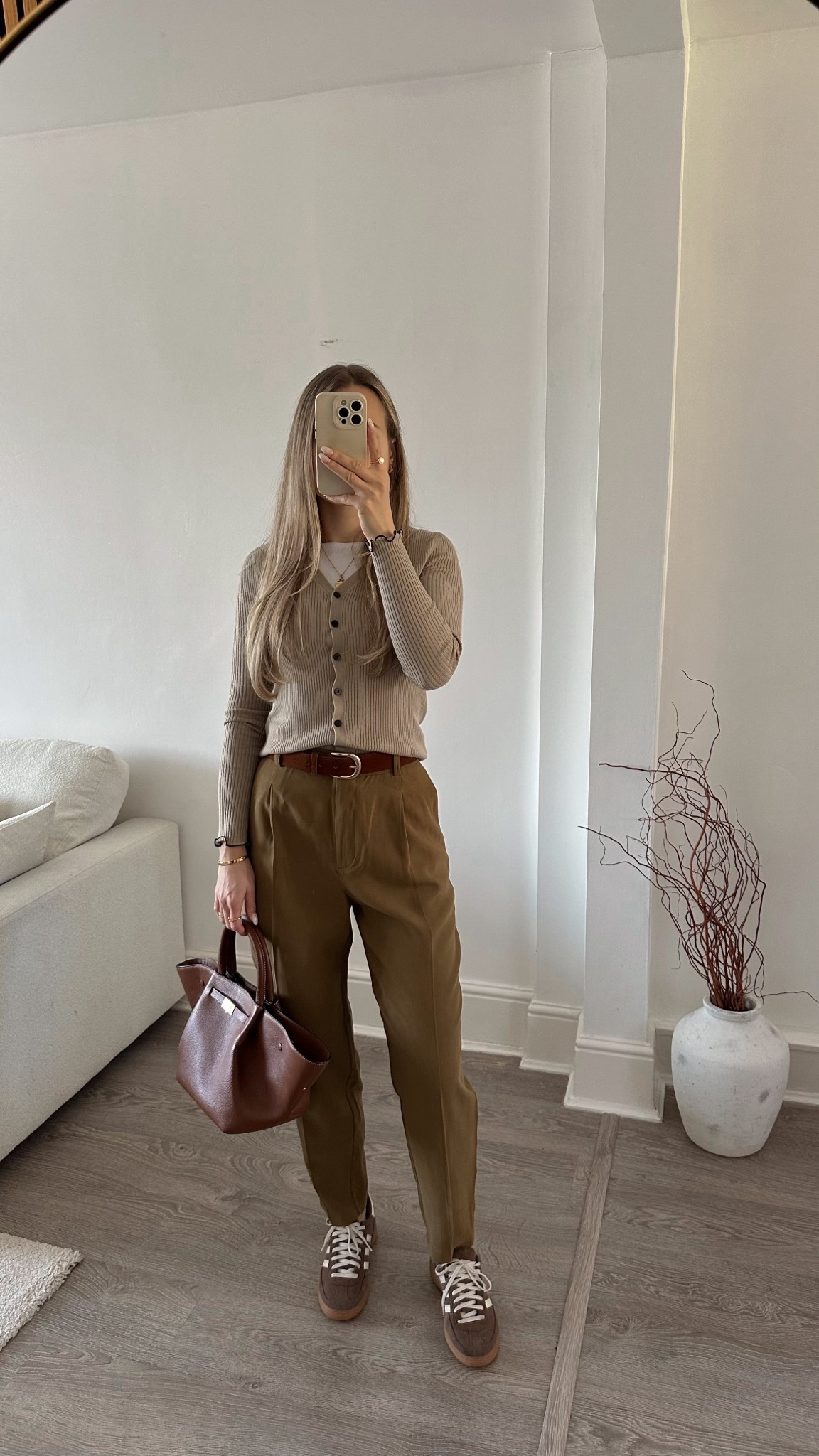 A tailored casual spring formula in beige and khaki 🤍


#LTKspringtrends #LTKworkwear #LTKspring