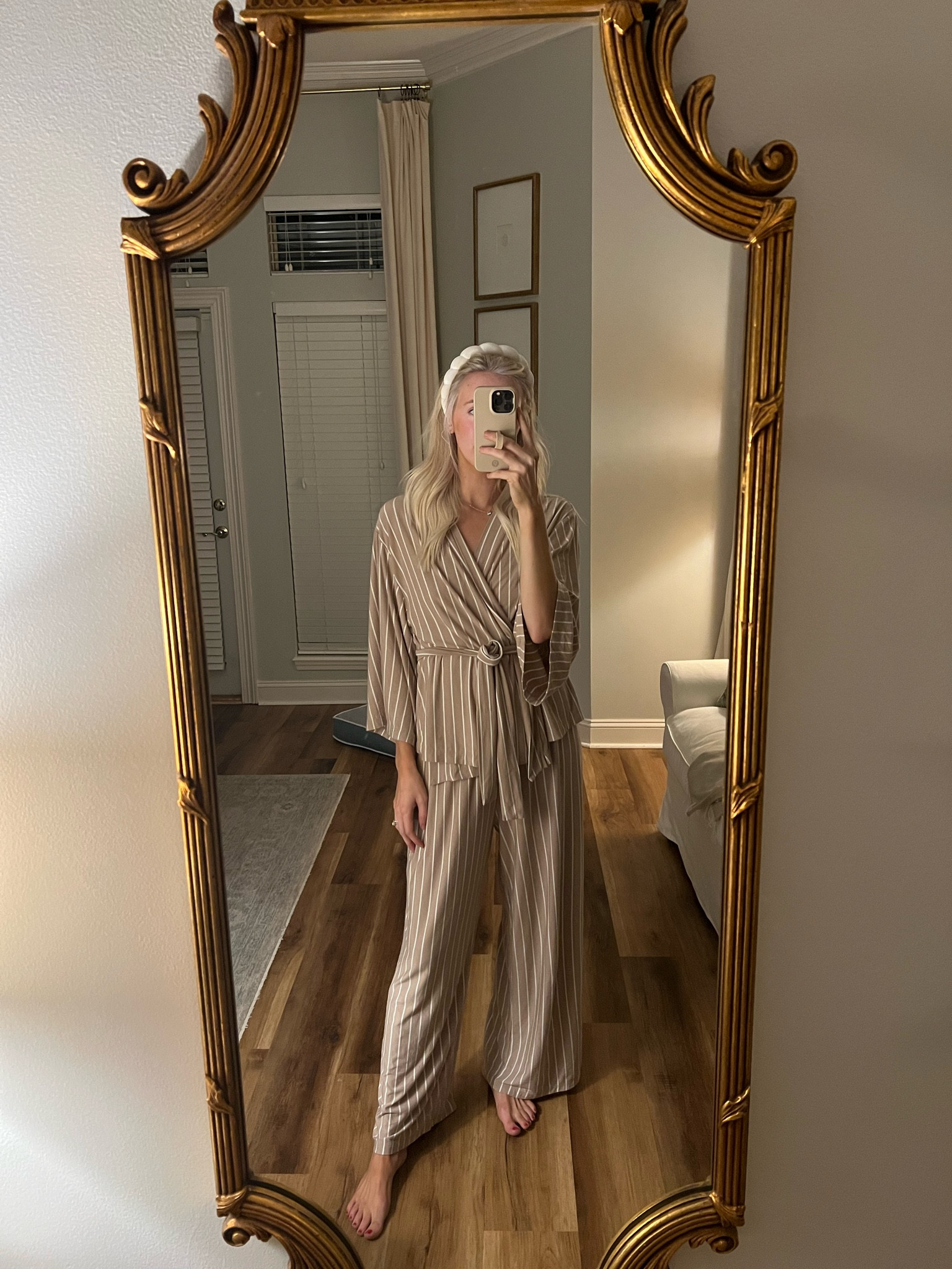 The most comfortable pajama set I own. Also they’re so stylish for fall

#LTKSeasonal #LTKGiftGuide