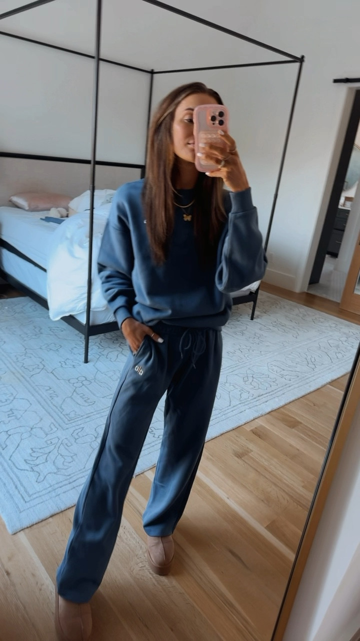 my fave swear set ever in this new blue color! wearing size xs 