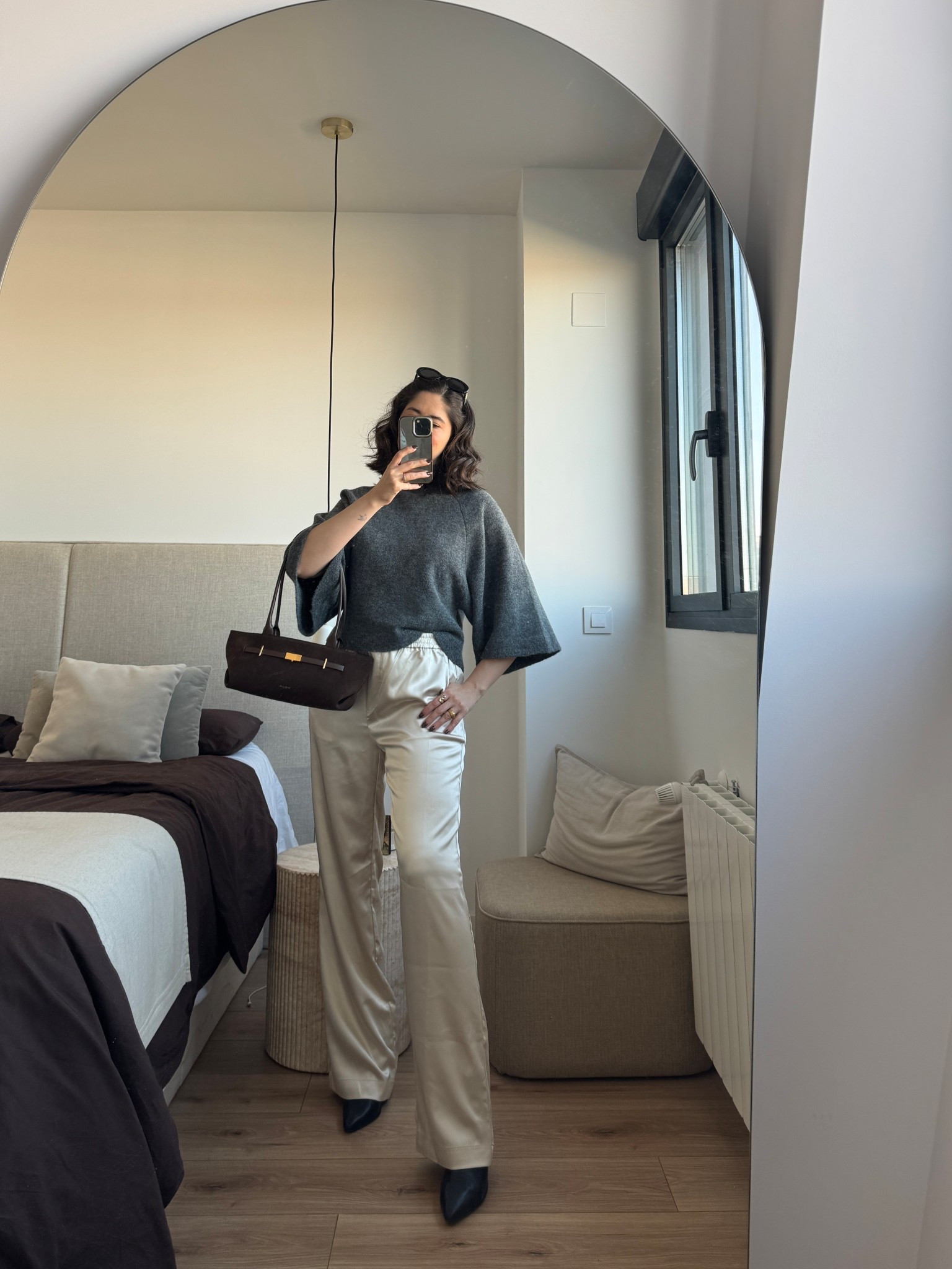 Gris + satén 🤍 look pre - primaveral.
El top es de Zara ref. 5536/213
#lucilooks 

#LTKespana #LTKeurope #LTKmodest