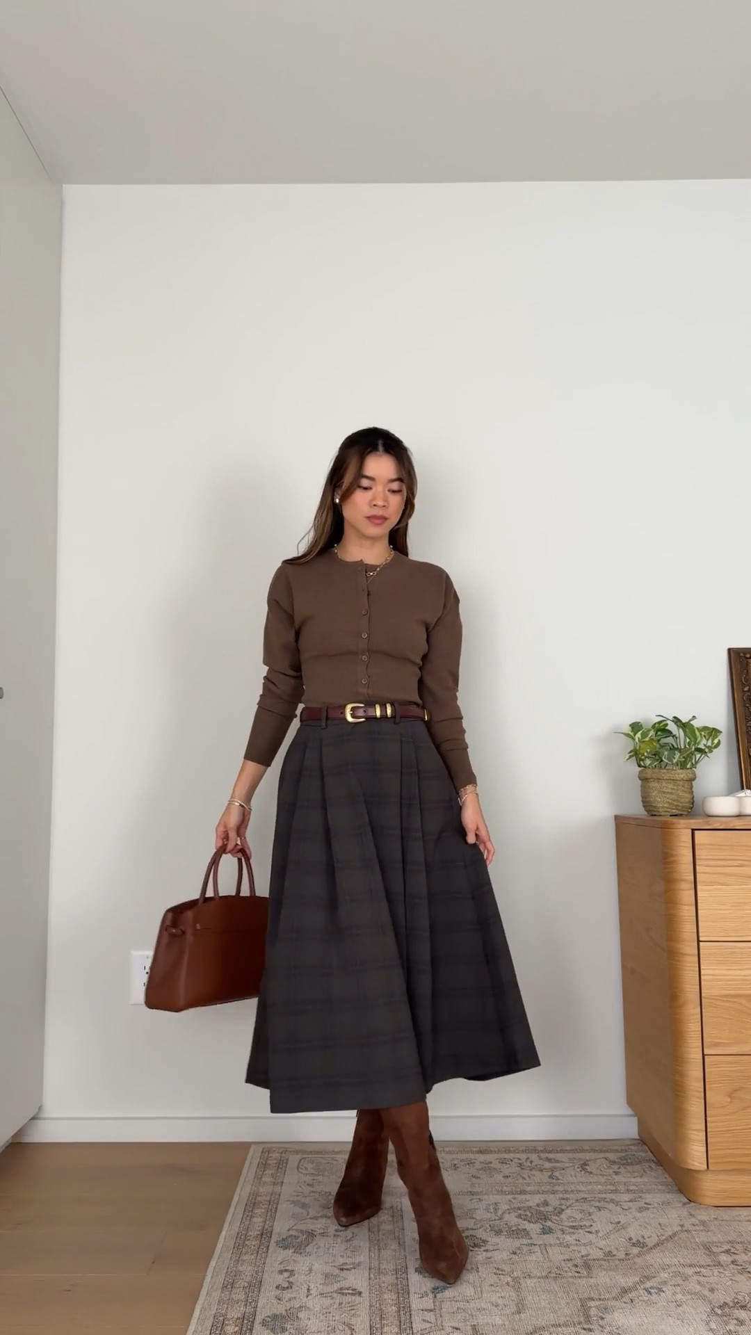 I’m obsessed with this long skirt from @Aritzia. Perfect for fall!

Sizing info:
-Aritzia Golightly Cardigan - Wonder Yarn (Size XS in Heather Dark Chocolate)
-Aritzia Enterprise Skirt - Eversential
(Size 0 in Cacao Nib Brwn/Grey)

Aritzia best sellers, best pieces from Aritzia for petite, Aritzia skirts for petite, what skirt from Aritzia will fit if youre petite, Petite style guide, how to dress if you’re petite, Petite style, petite fashion, mom outfit, mom style, petite skirt, petite outfit ideas, petite outfits, best skirt for petite, petite skort, fall style, fall outfits, autumn outfit, vacation outfits, Aritzia try on, fall boots, tall boots, fall jacket, long skirt, plaid skirt

#LTKootd #LTKSeasonal #LTKPetite