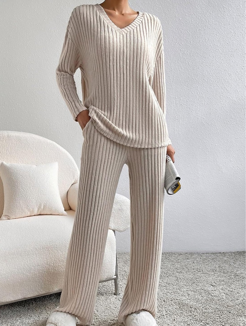 Coziest set for fall! 
#falloutfits #amazon #loungewear #twopieceset #neutrals #giftsforher

#LTKGiftGuide #LTKFindsUnder50 #LTKBeauty