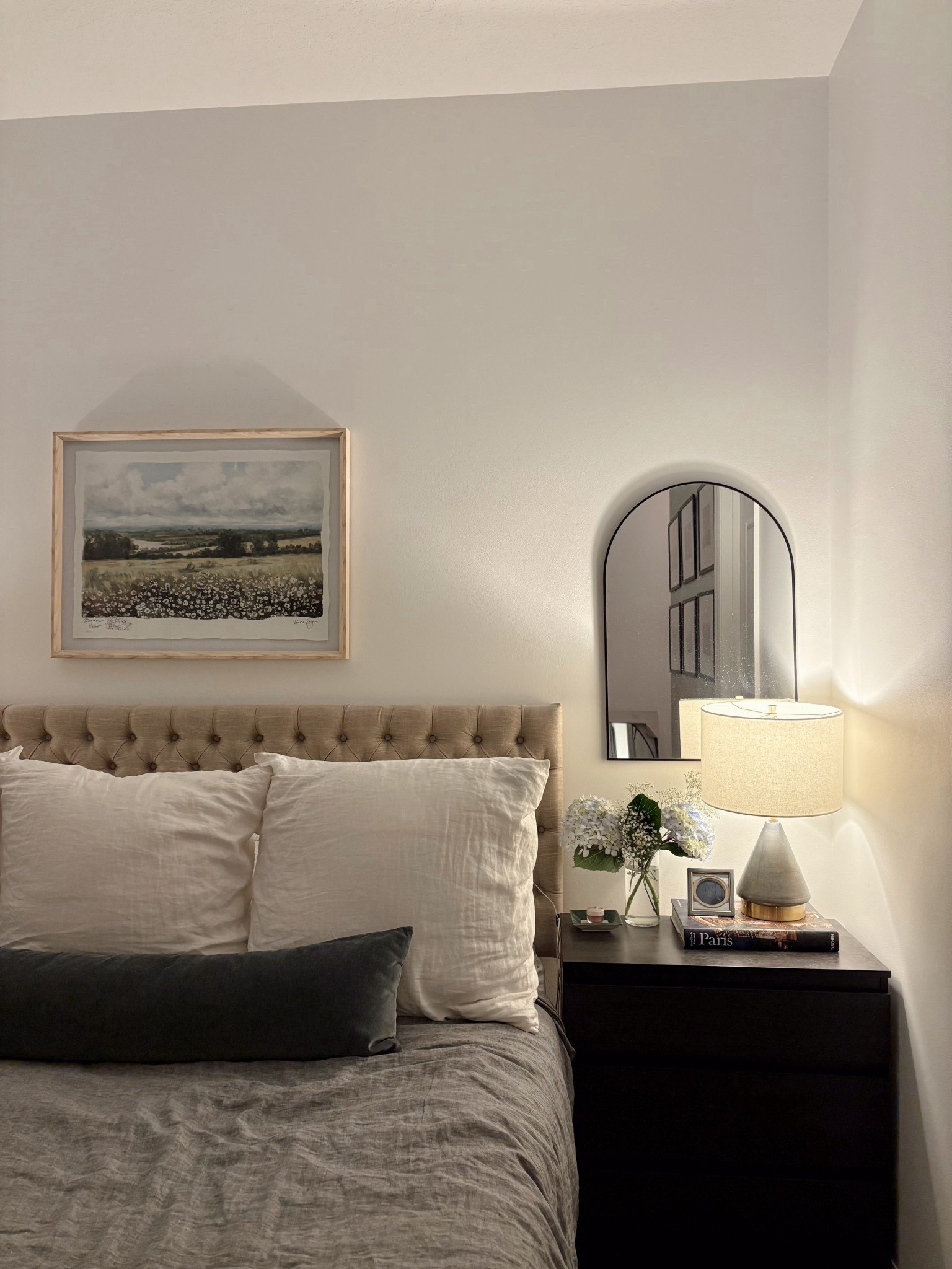 love our cozy bedroom 

Mirror / Lamp / Duvet / West Elm / Flowers / Nighstands / Pillows / Painting 

#LTKHome