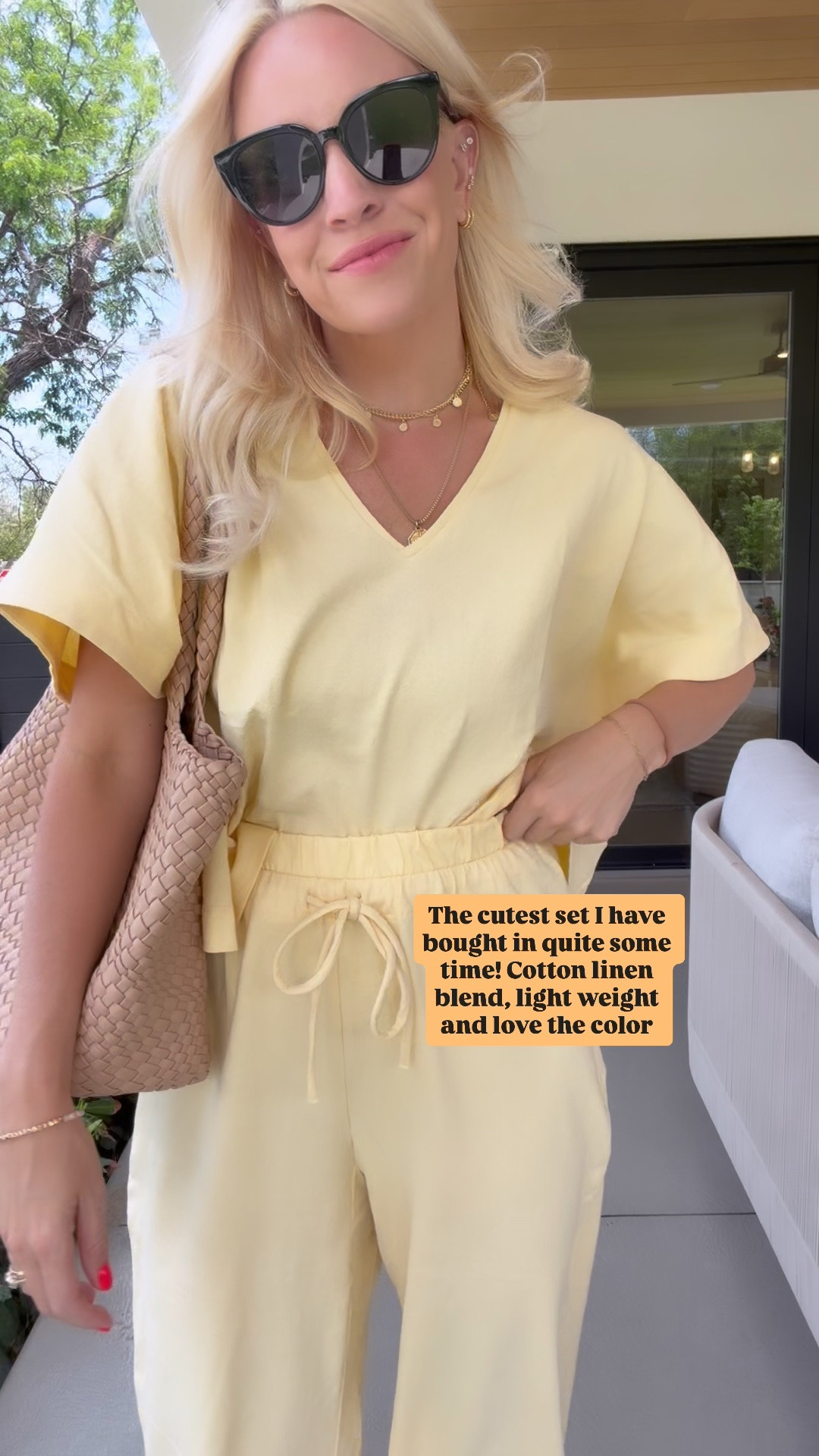 Cutest Zara set! I’m wearing a medium in the pants and a small in the top!